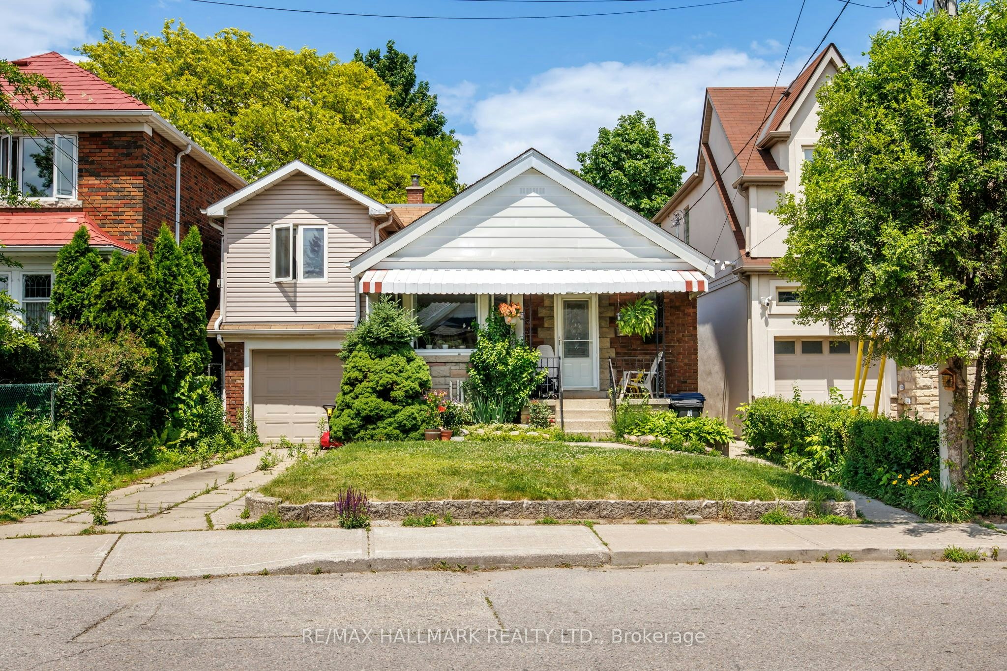 8 Davies Crescent, Toronto, ON, M4J 2X5