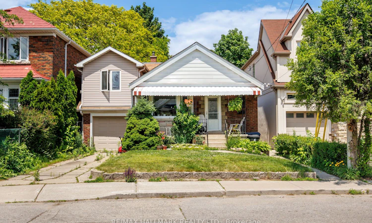 8 Davies Crescent