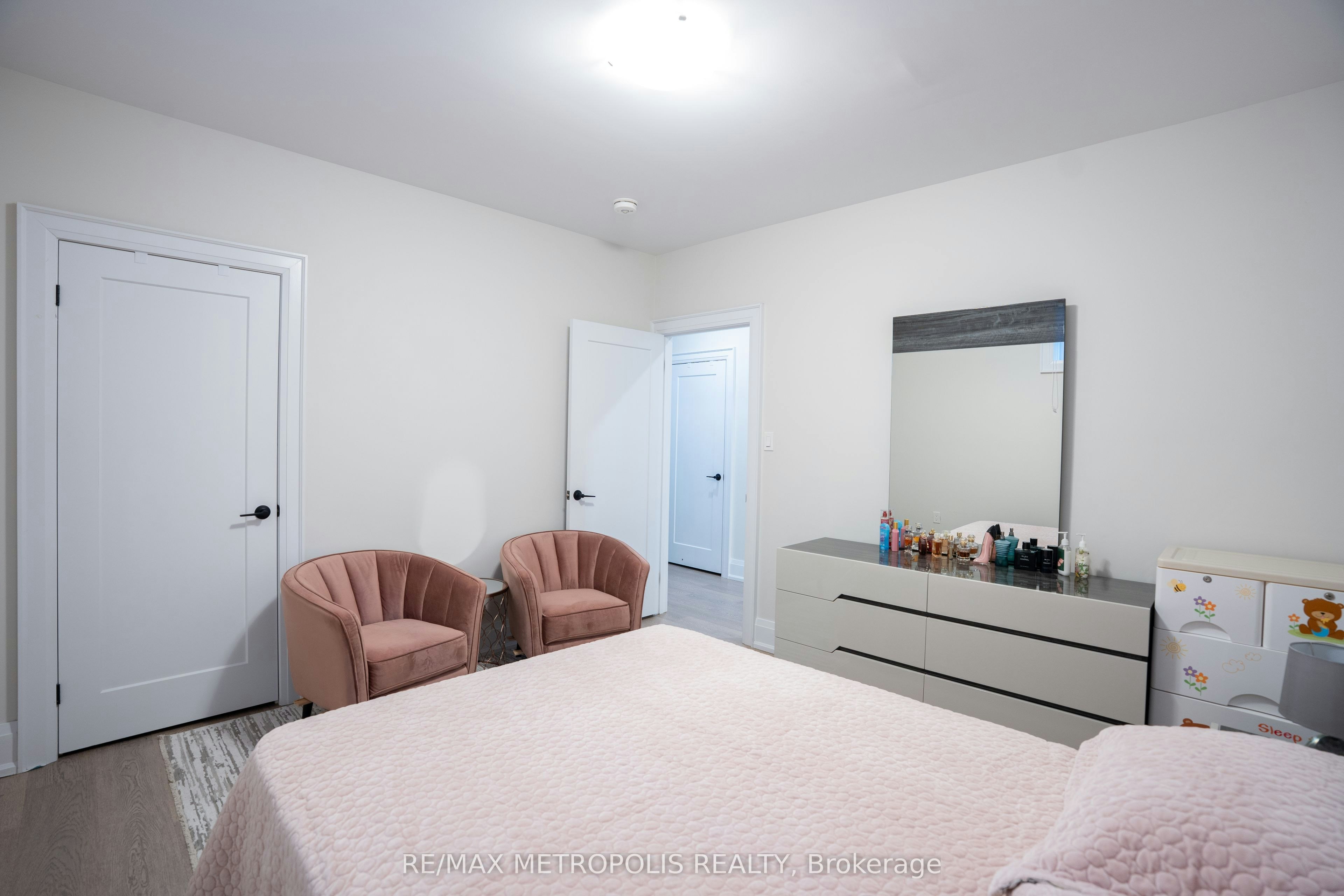 BSMT-34 Euclid Avenue, Toronto, ON, M6J 2J6 - 23
