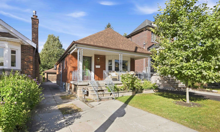 4 Crestland Avenue