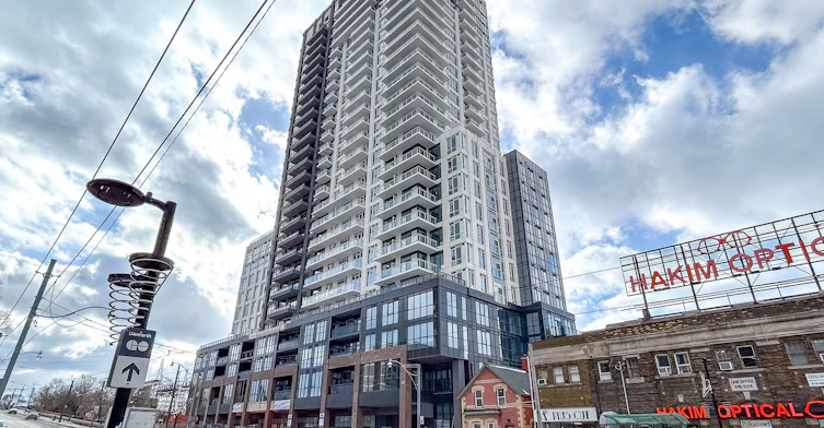 1807-286 Main Street, Toronto, ON, M4C 4X4