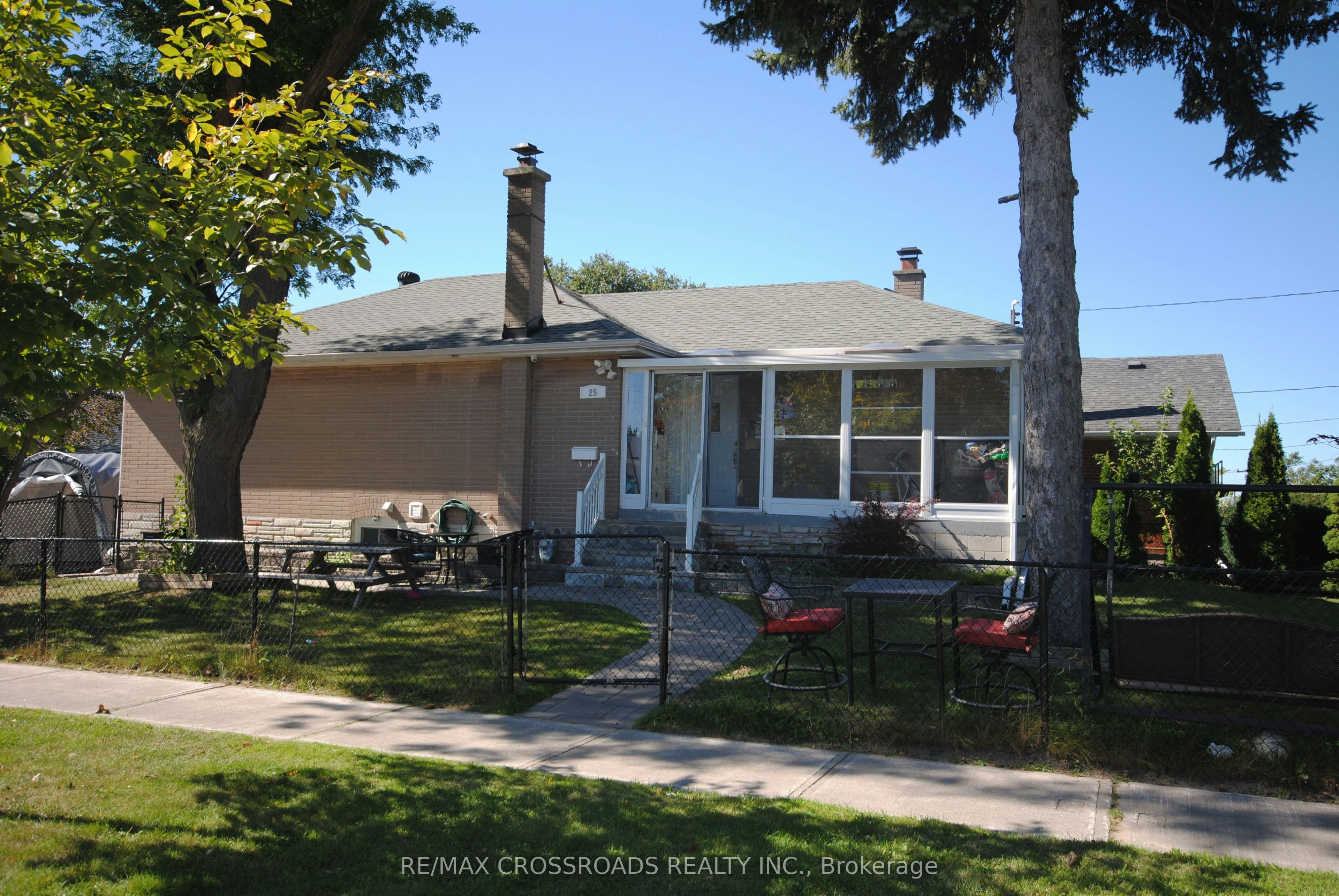 25 Arbutus Crescent, Toronto, ON, M1P 1W8