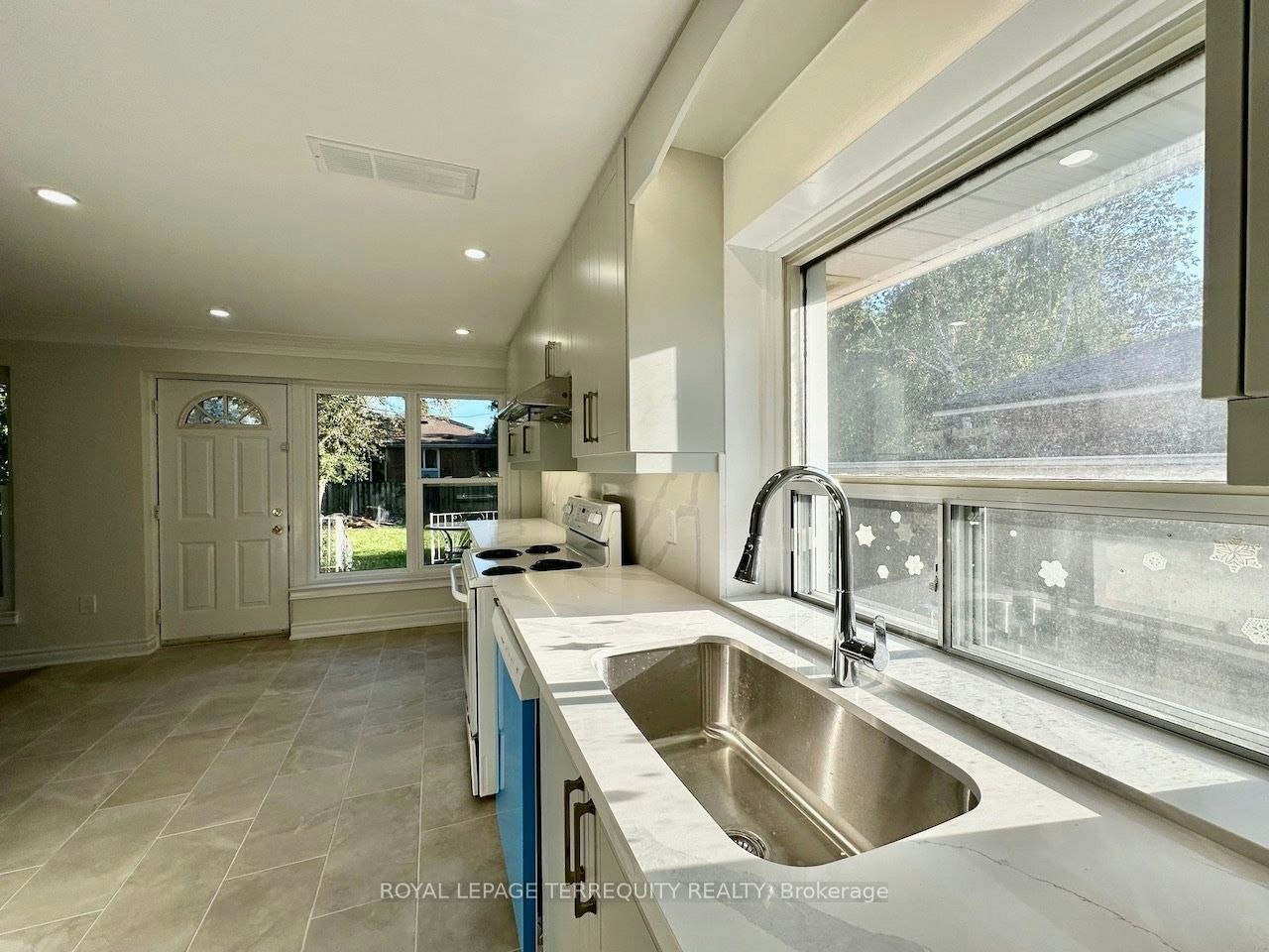 Main Level-21 Janet Boulevard, Toronto, ON, M1R 1H5 - 21