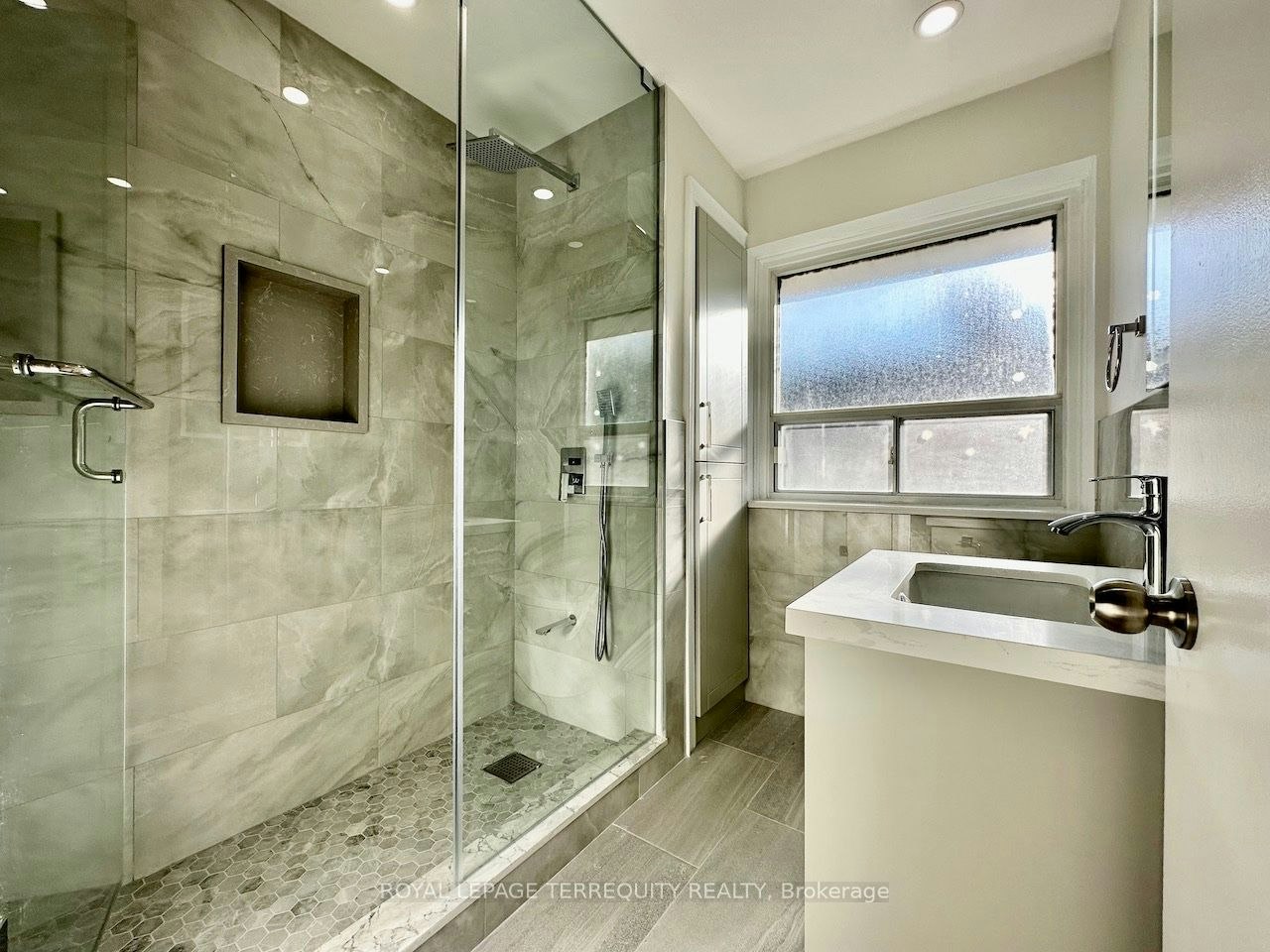 Main Level-21 Janet Boulevard, Toronto, ON, M1R 1H5 - 14
