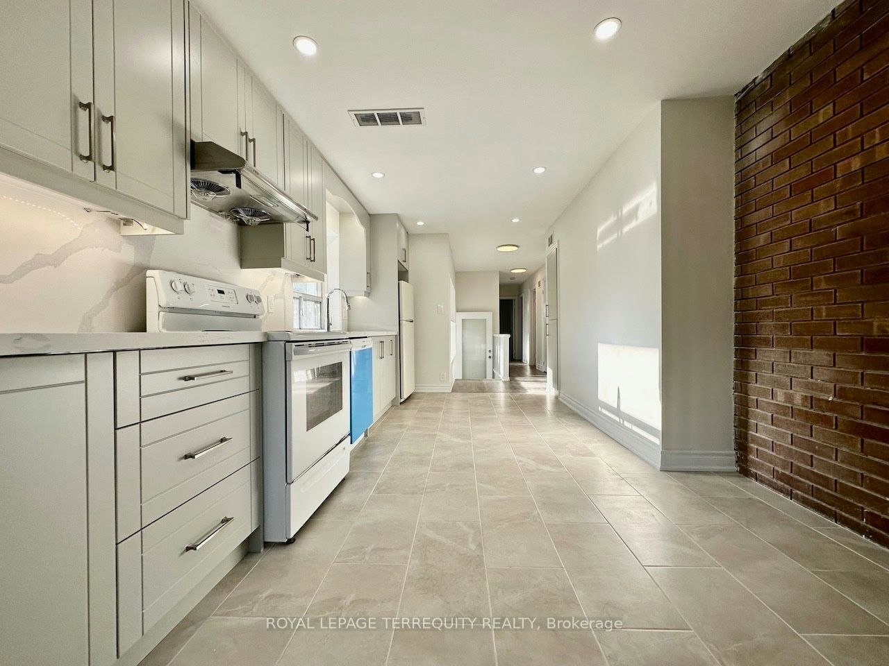 Main Level-21 Janet Boulevard, Toronto, ON, M1R 1H5 - 4