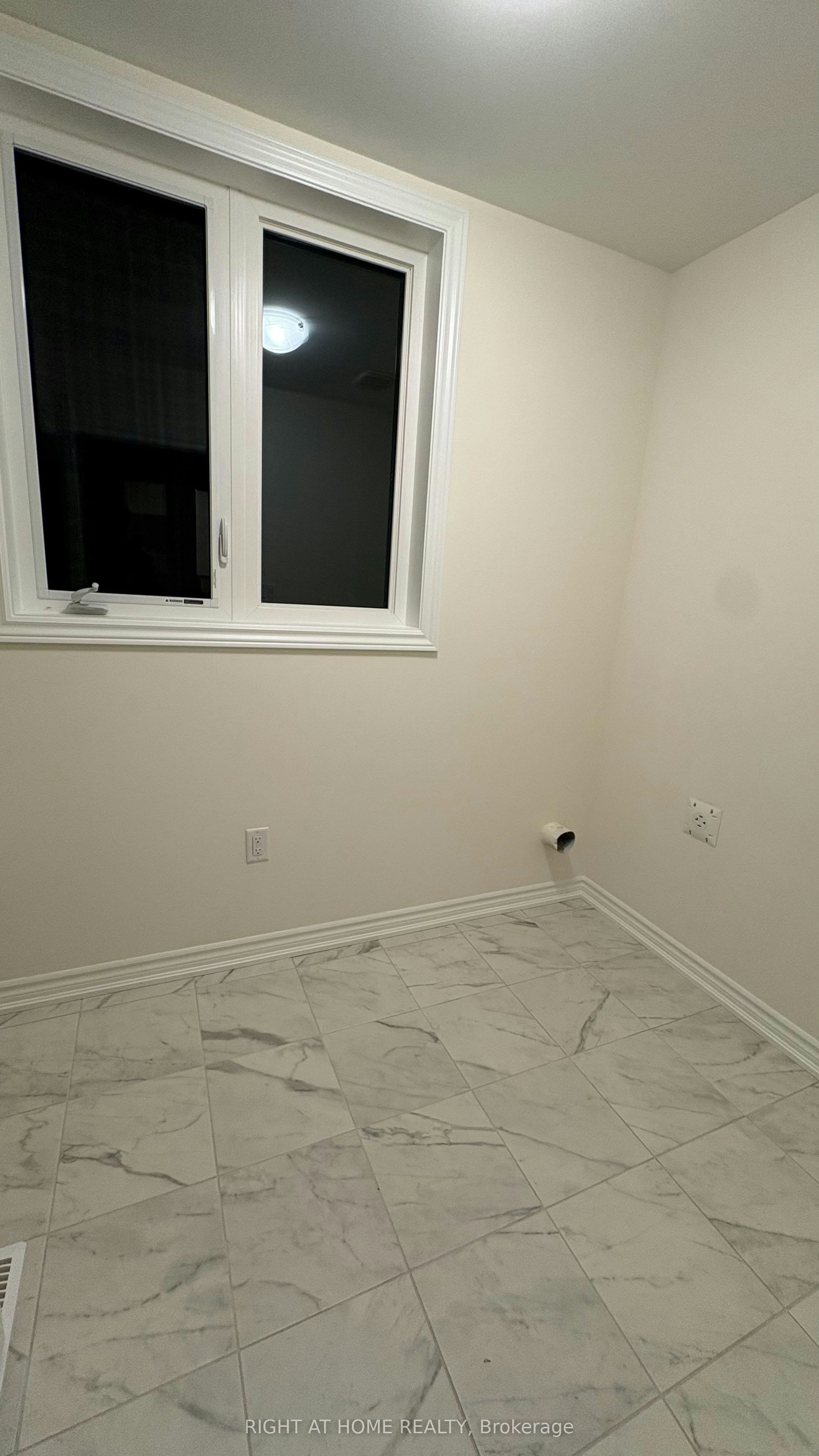 11 Radiance Way, Whitby, ON, L1P 0S2 - 4
