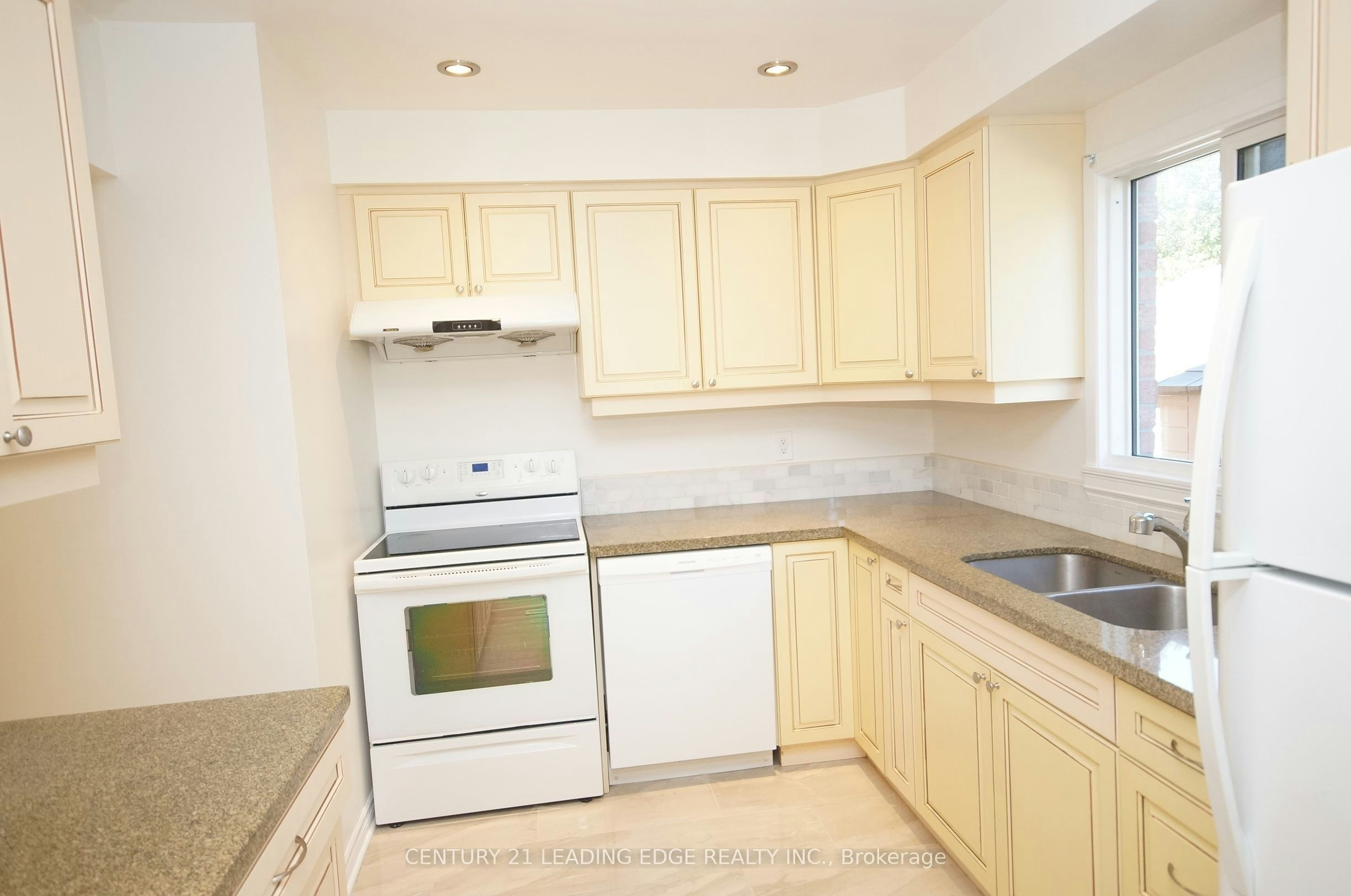 UPPER-62 Daniels Crescent, Ajax, ON, L1T 1Y6 - 2