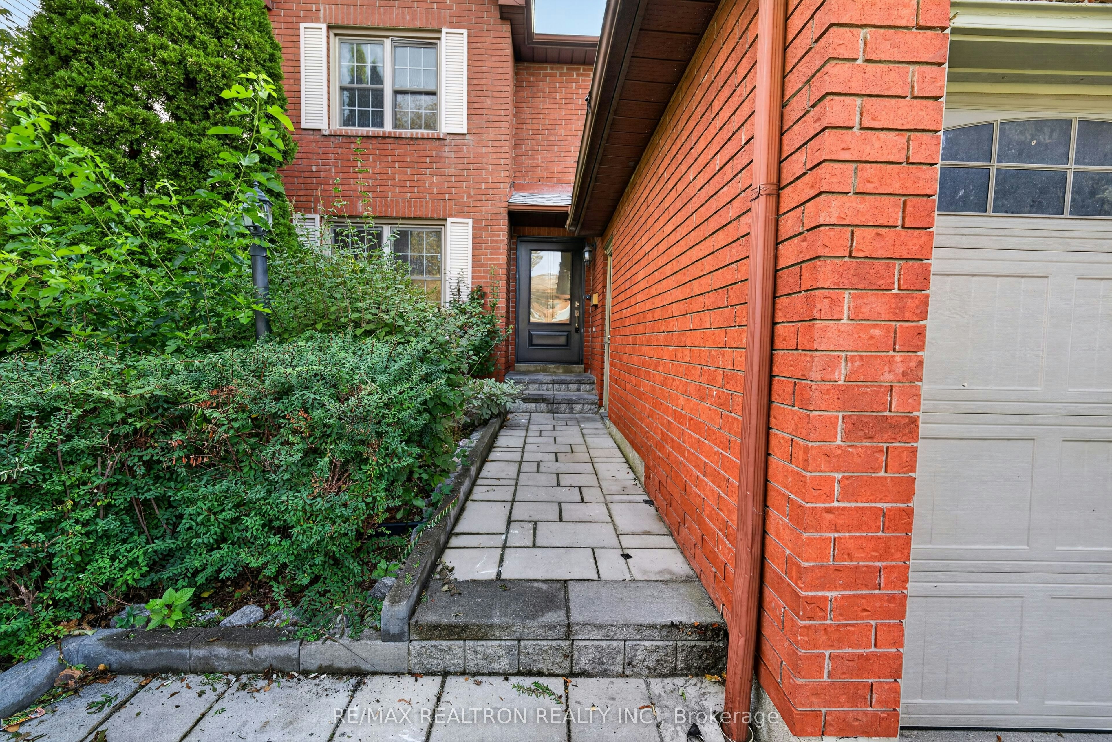 765 Stonepath Circle, Pickering, ON, L1V 3S9 - 3