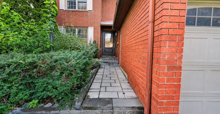 765 Stonepath Circle, Pickering, ON, L1V 3S9 - 3