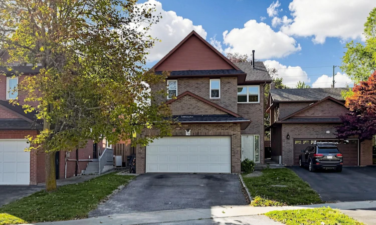 28 Longfellow Court