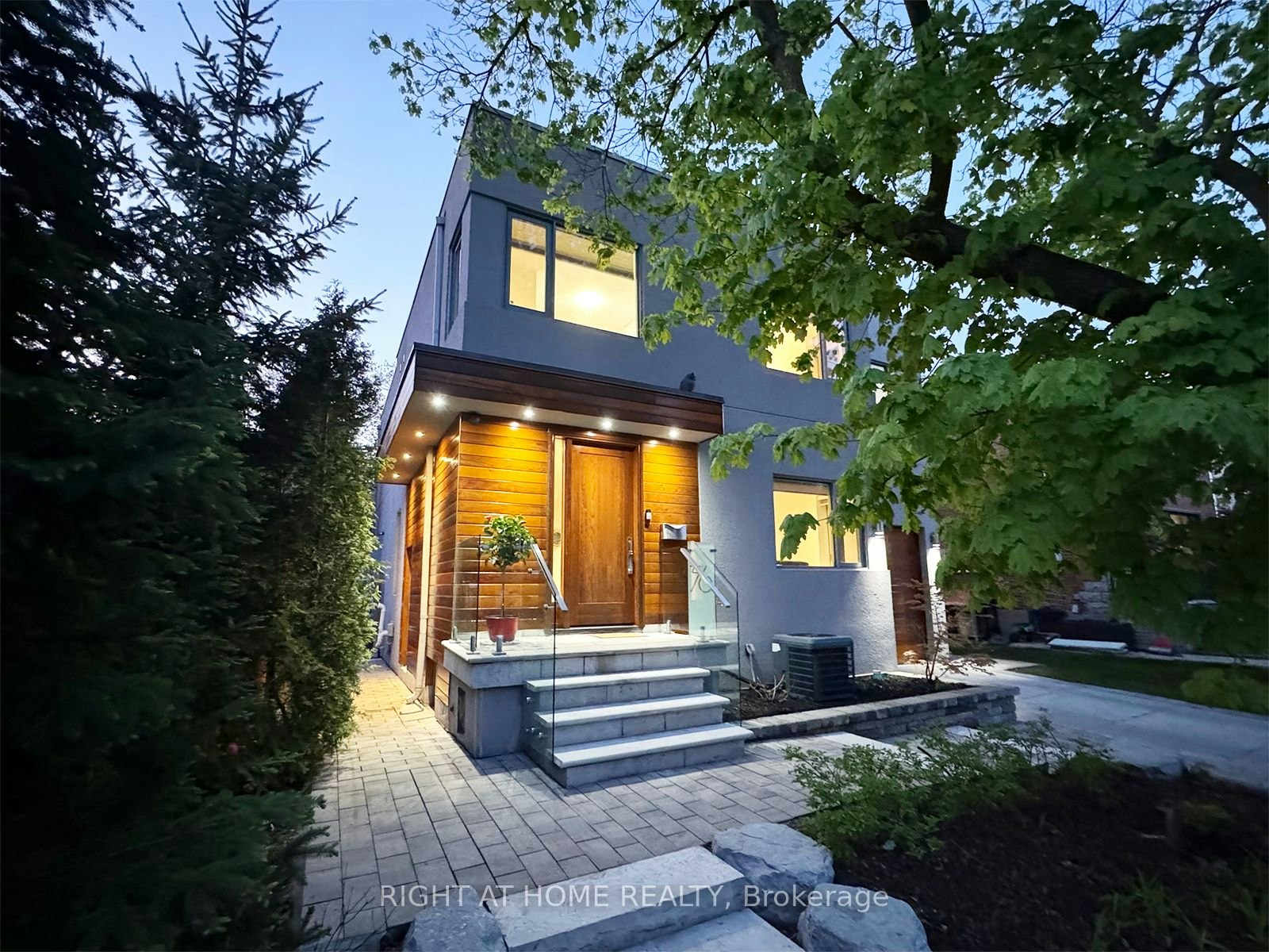 76 Ferris Road, Toronto, ON, M4B 1G4