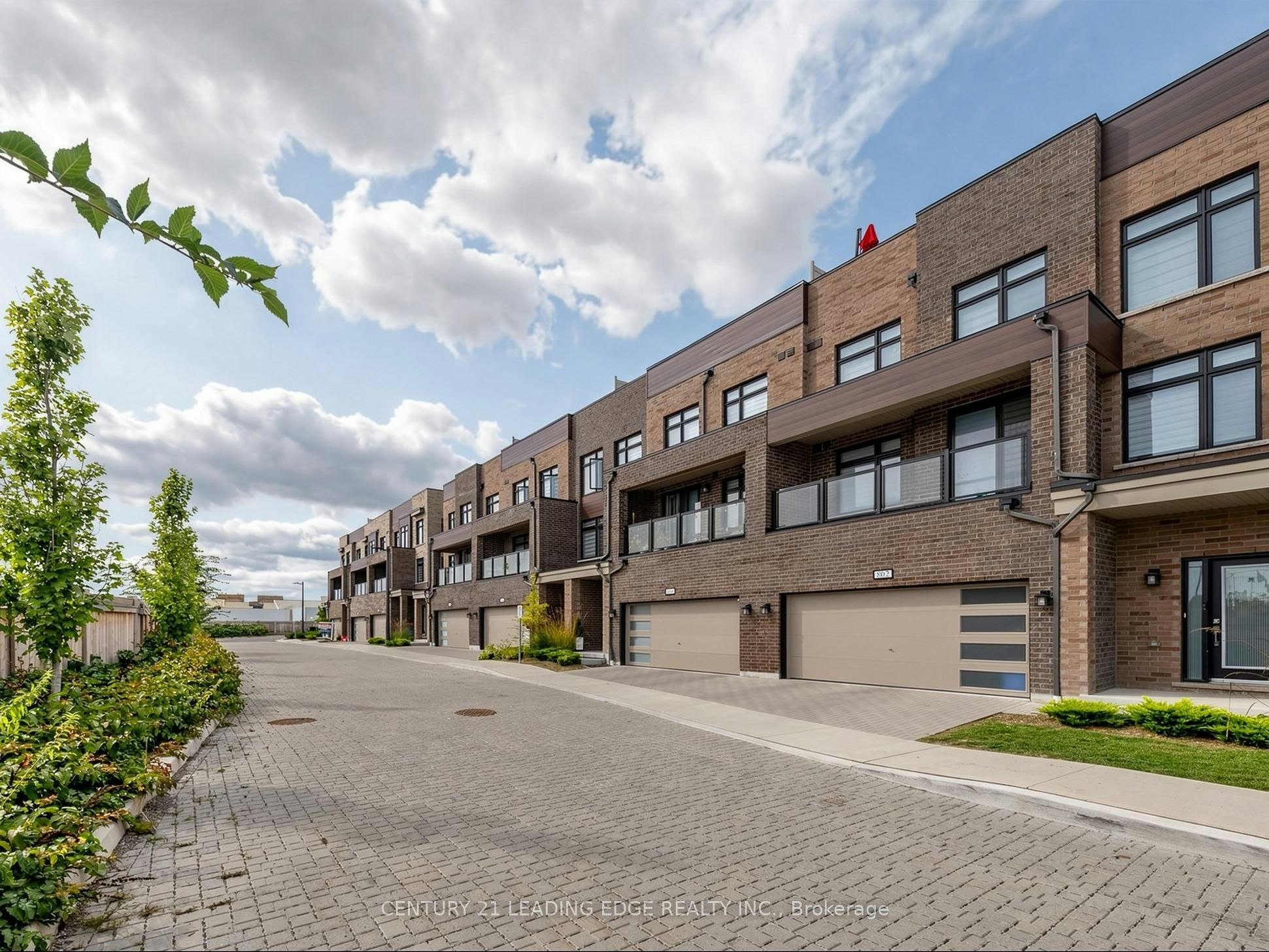 808-1865 Pickering Parkway, Pickering, ON, L1V 0H2