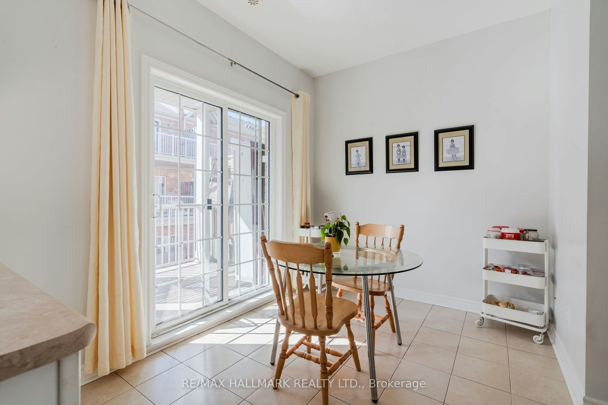 24 Carnahan Terrace, Toronto, ON, M4E 0B2 - 6