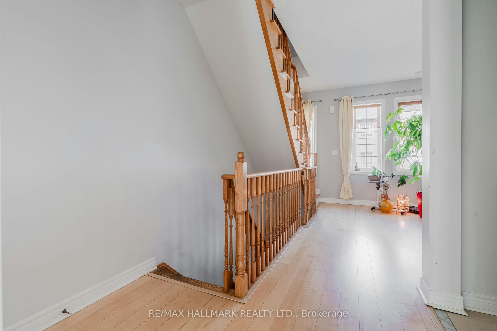 24 Carnahan Terrace, Toronto, ON, M4E 0B2 - 3