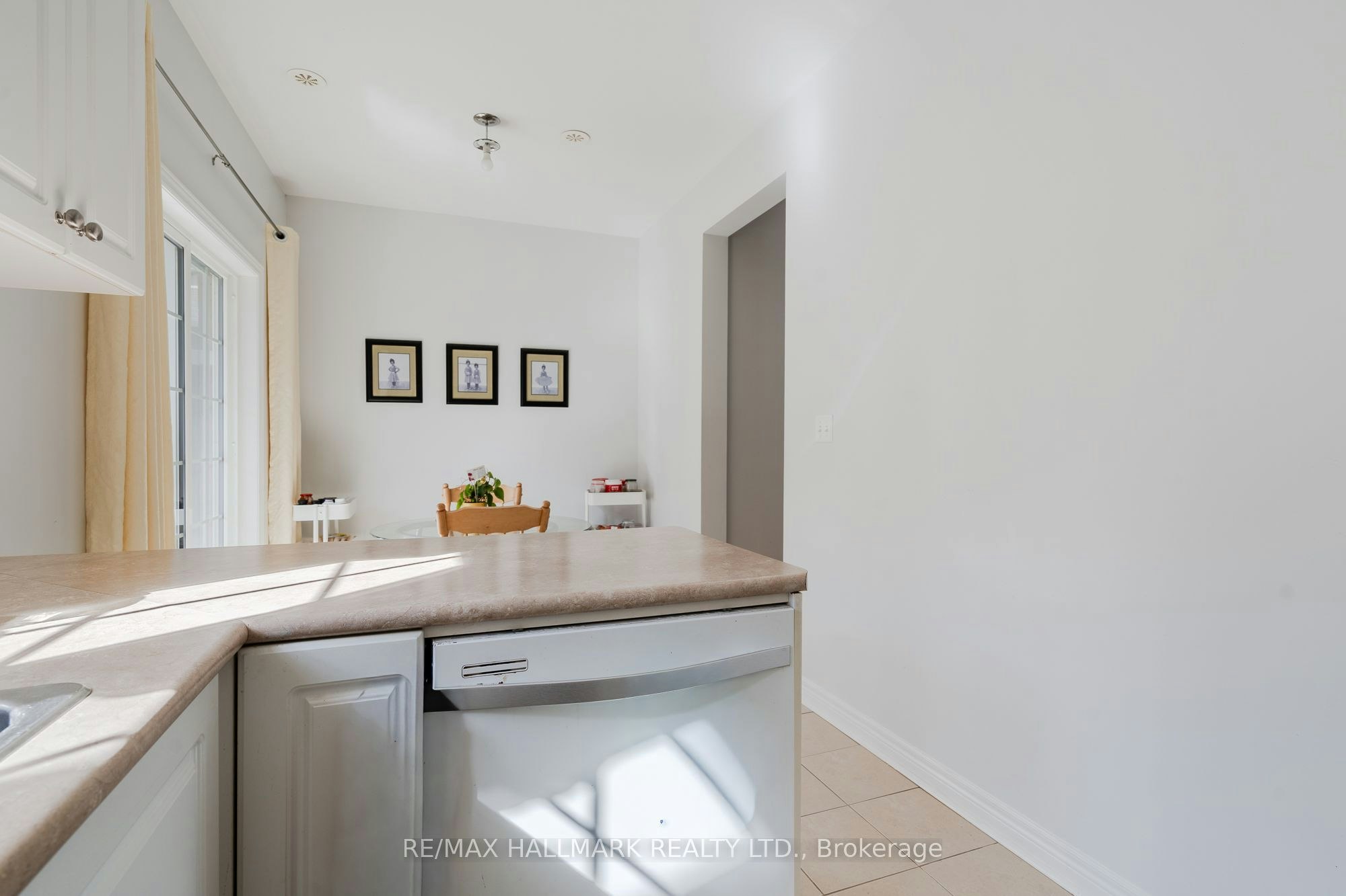 24 Carnahan Terrace, Toronto, ON, M4E 0B2 - 8