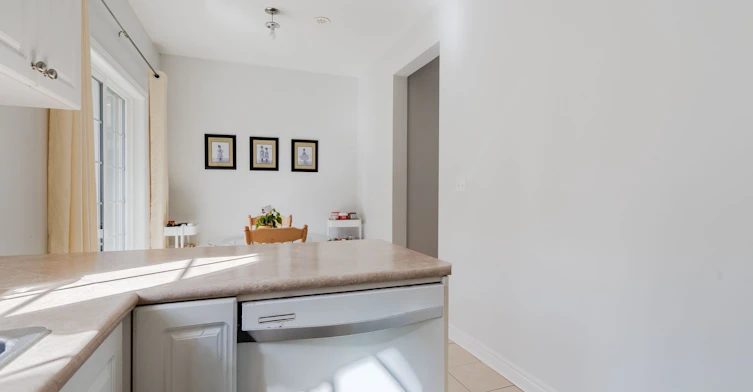 24 Carnahan Terrace, Toronto, ON, M4E 0B2 - 8