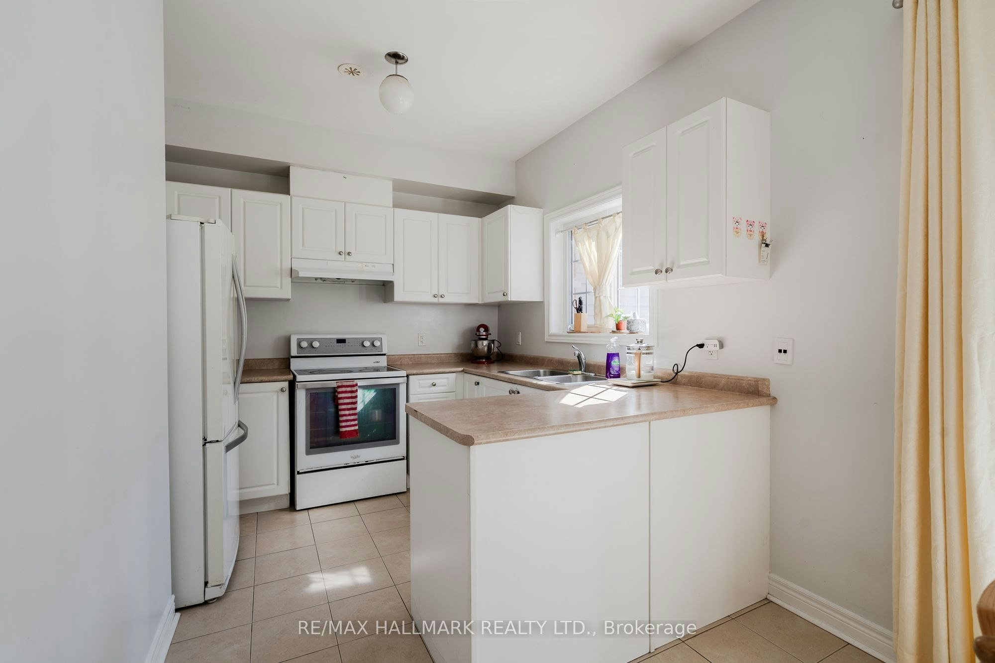 24 Carnahan Terrace, Toronto, ON, M4E 0B2 - 5