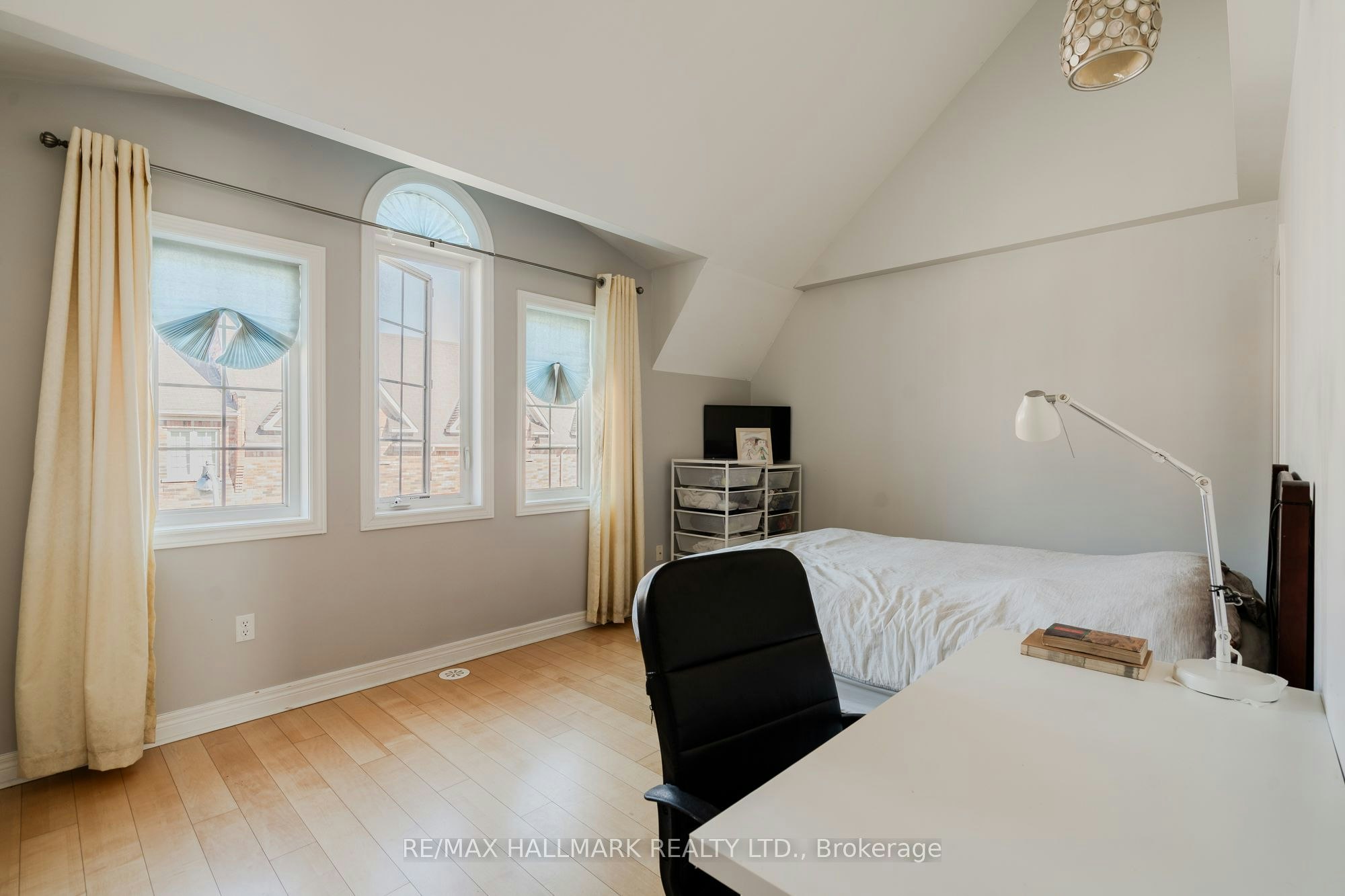 24 Carnahan Terrace, Toronto, ON, M4E 0B2 - 11