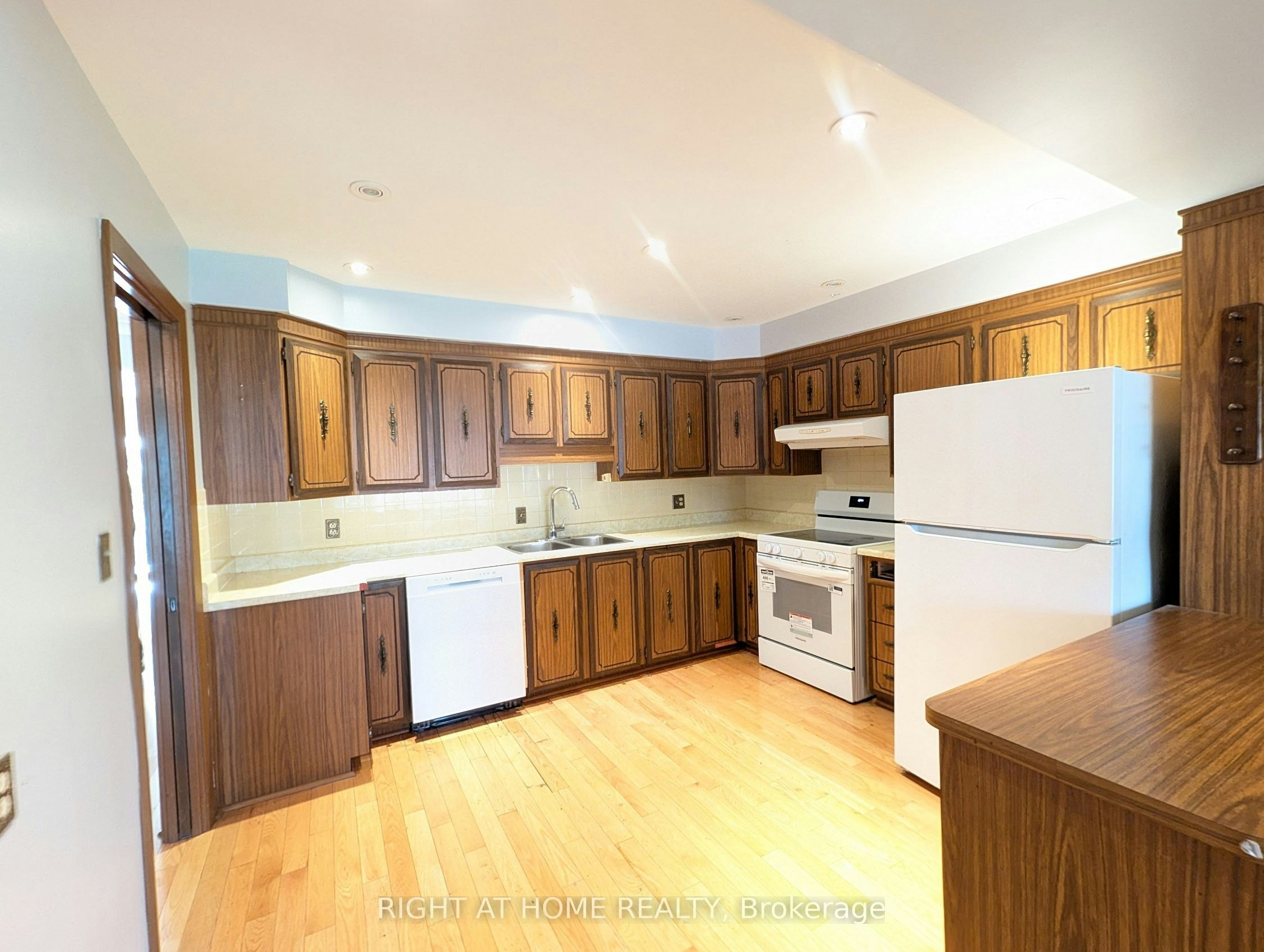 Main Floor-716 Tulip Court, Oshawa, ON, L1G 3C6 - 7