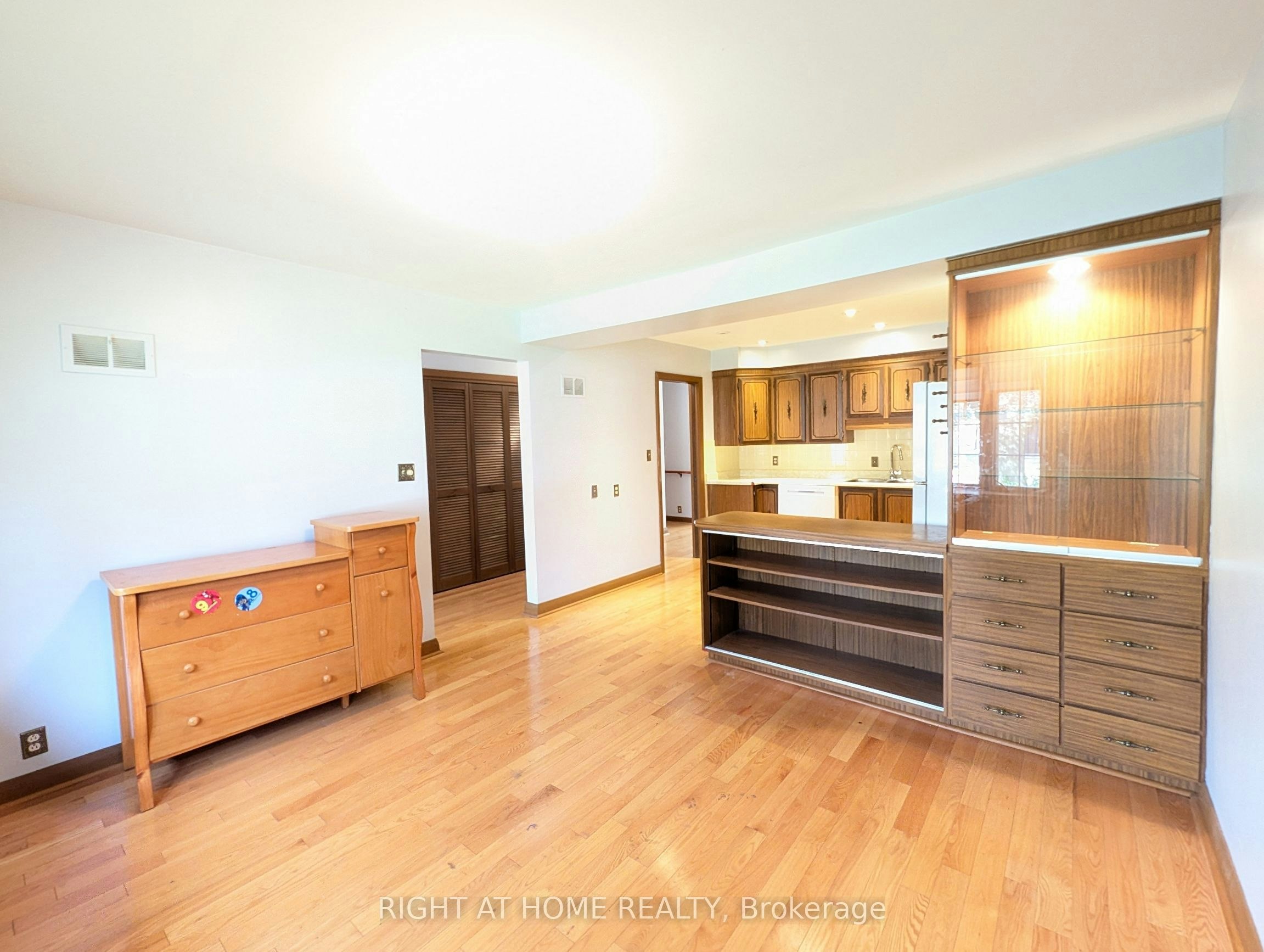 Main Floor-716 Tulip Court, Oshawa, ON, L1G 3C6 - 10
