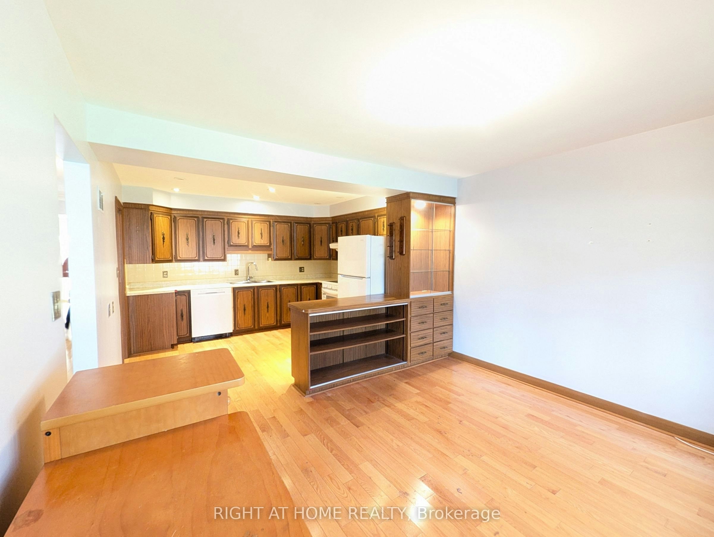 Main Floor-716 Tulip Court, Oshawa, ON, L1G 3C6 - 6