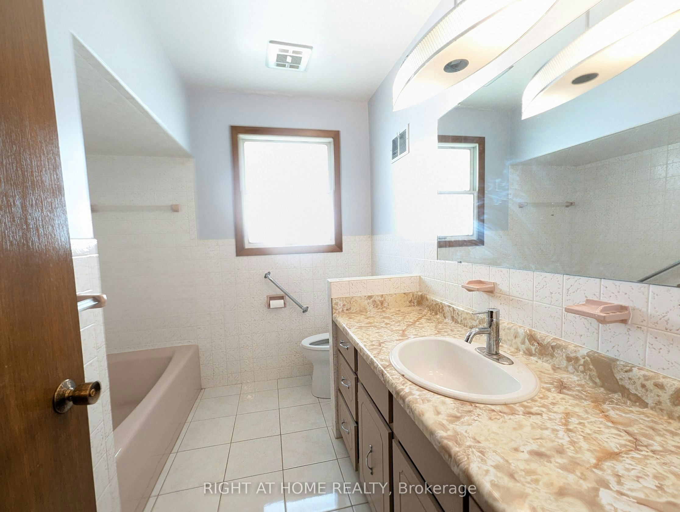 Main Floor-716 Tulip Court, Oshawa, ON, L1G 3C6 - 30