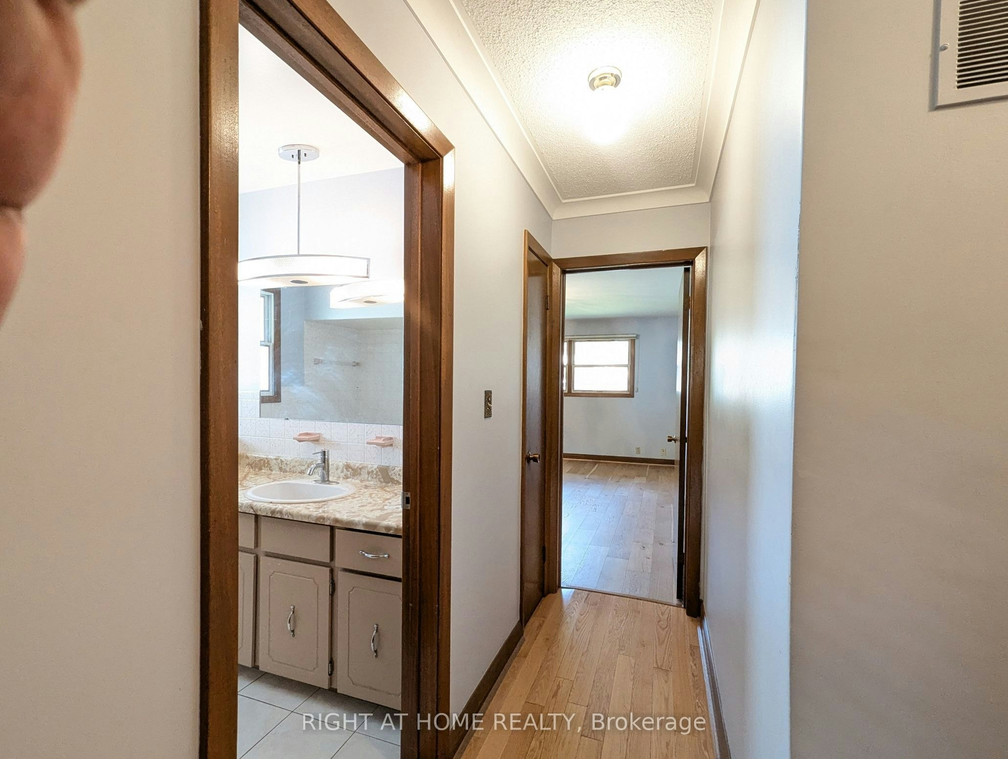 Main Floor-716 Tulip Court, Oshawa, ON, L1G 3C6 - 32