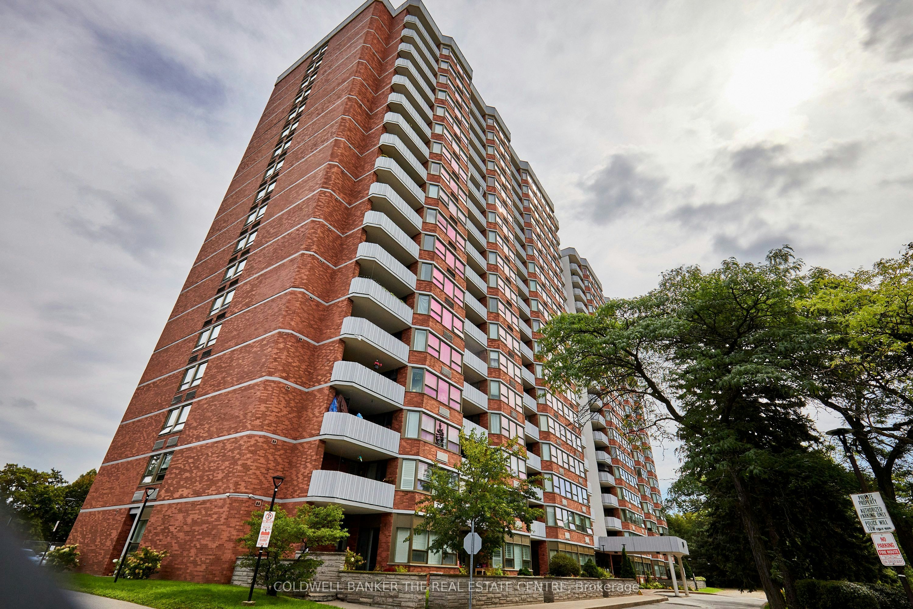 202-121 Ling Road, Toronto, ON, M1E 4Y2