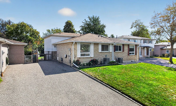 37 Coxworth Crescent