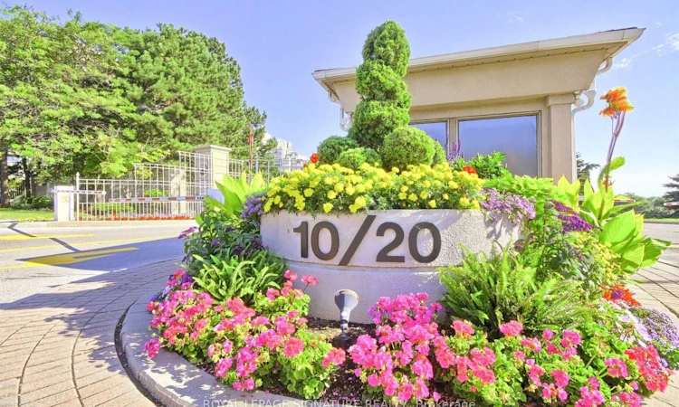 223-10 Guildwood Parkway