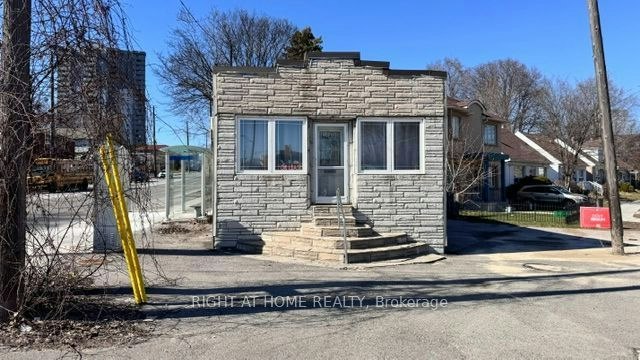 104 Danforth Road, Toronto, ON, M1L 3W7