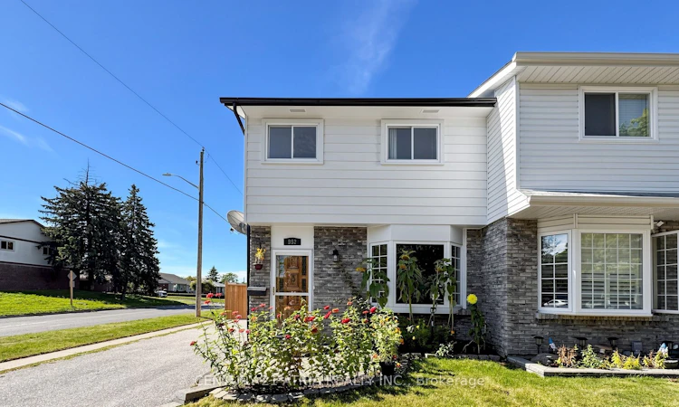 982 Renfrew Court