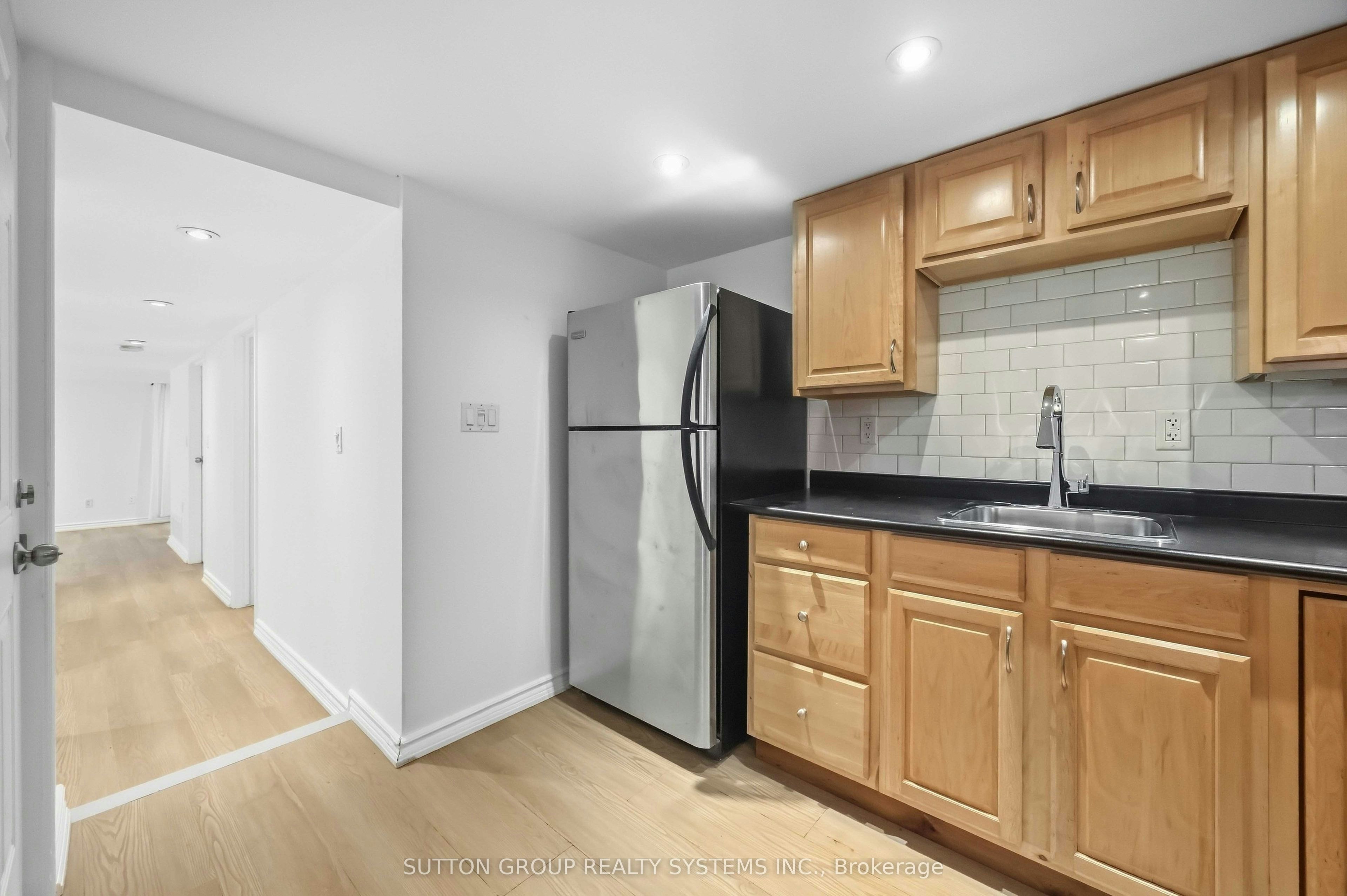 Lower-103 Ashdale Avenue, Toronto, ON, M4L 2Y8 - 10