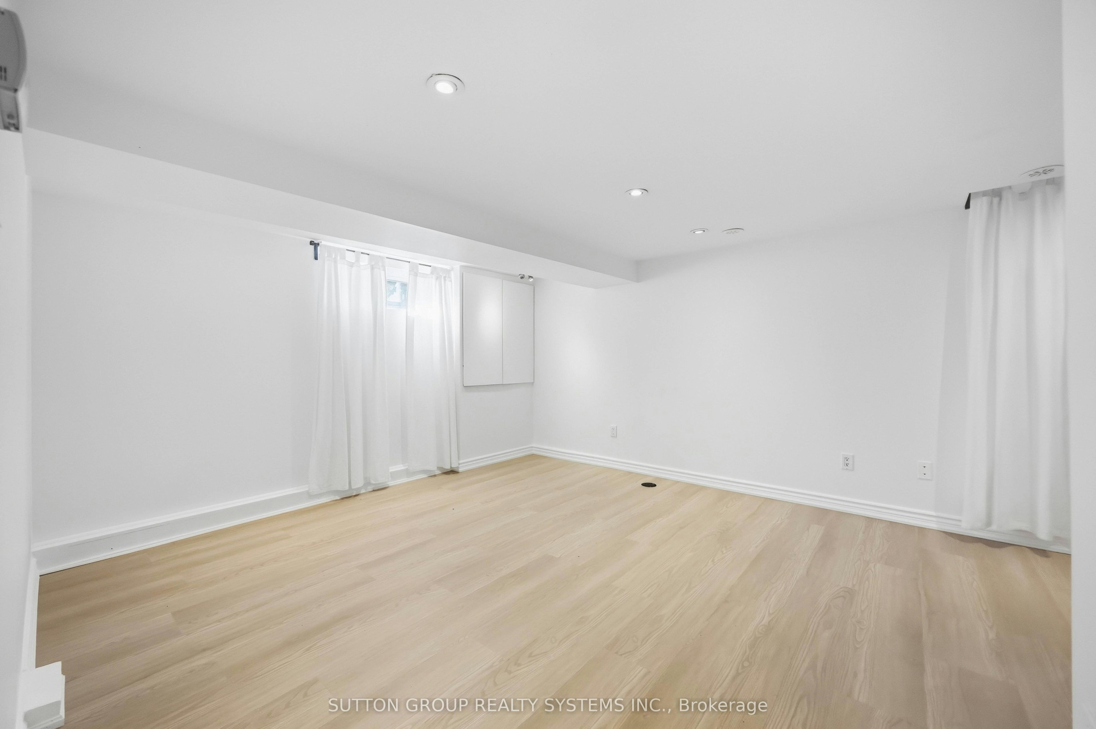 Lower-103 Ashdale Avenue, Toronto, ON, M4L 2Y8 - 11