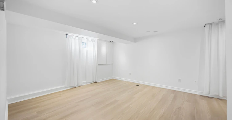 Lower-103 Ashdale Avenue, Toronto, ON, M4L 2Y8 - 11