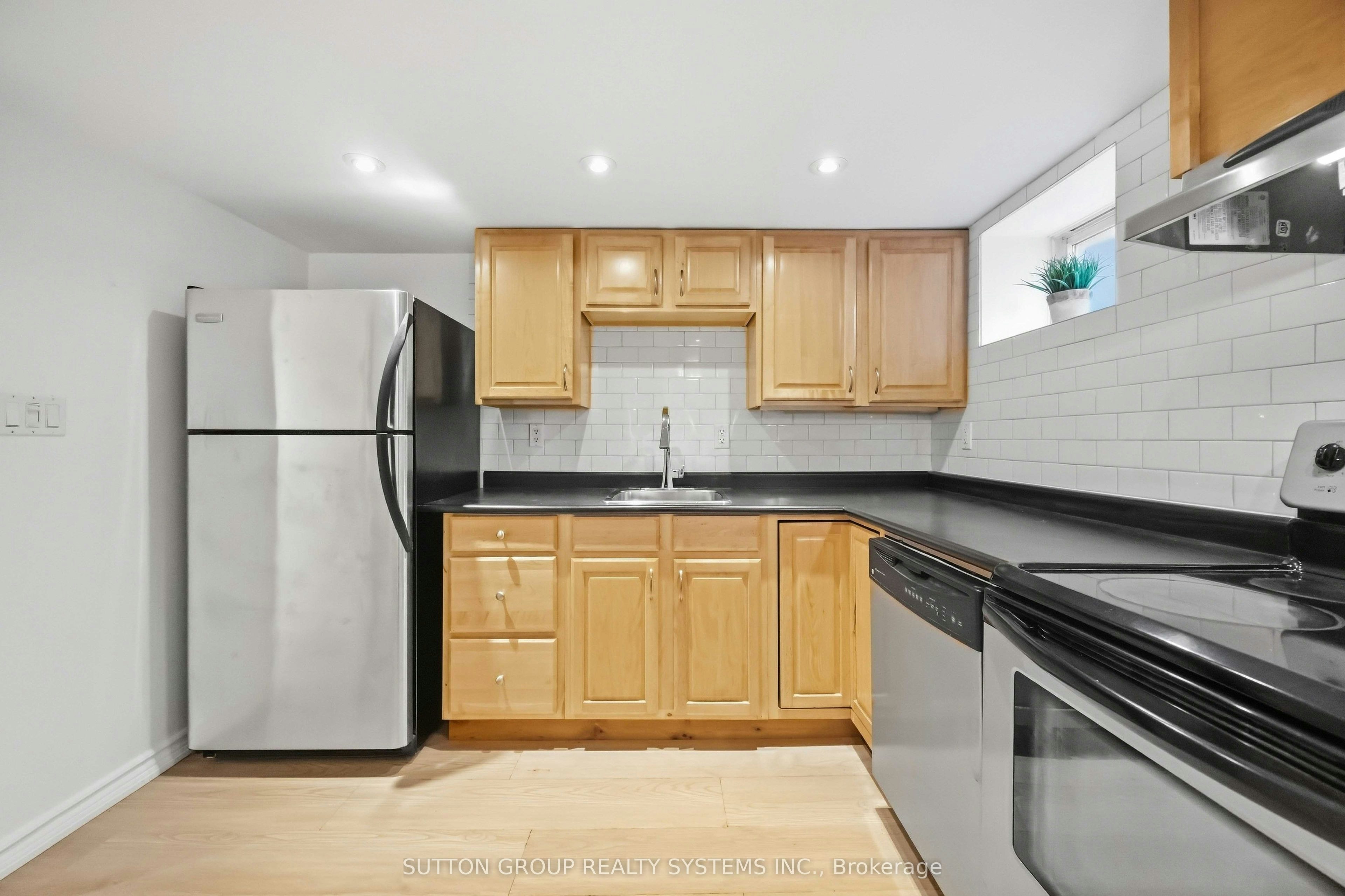 Lower-103 Ashdale Avenue, Toronto, ON, M4L 2Y8 - 7