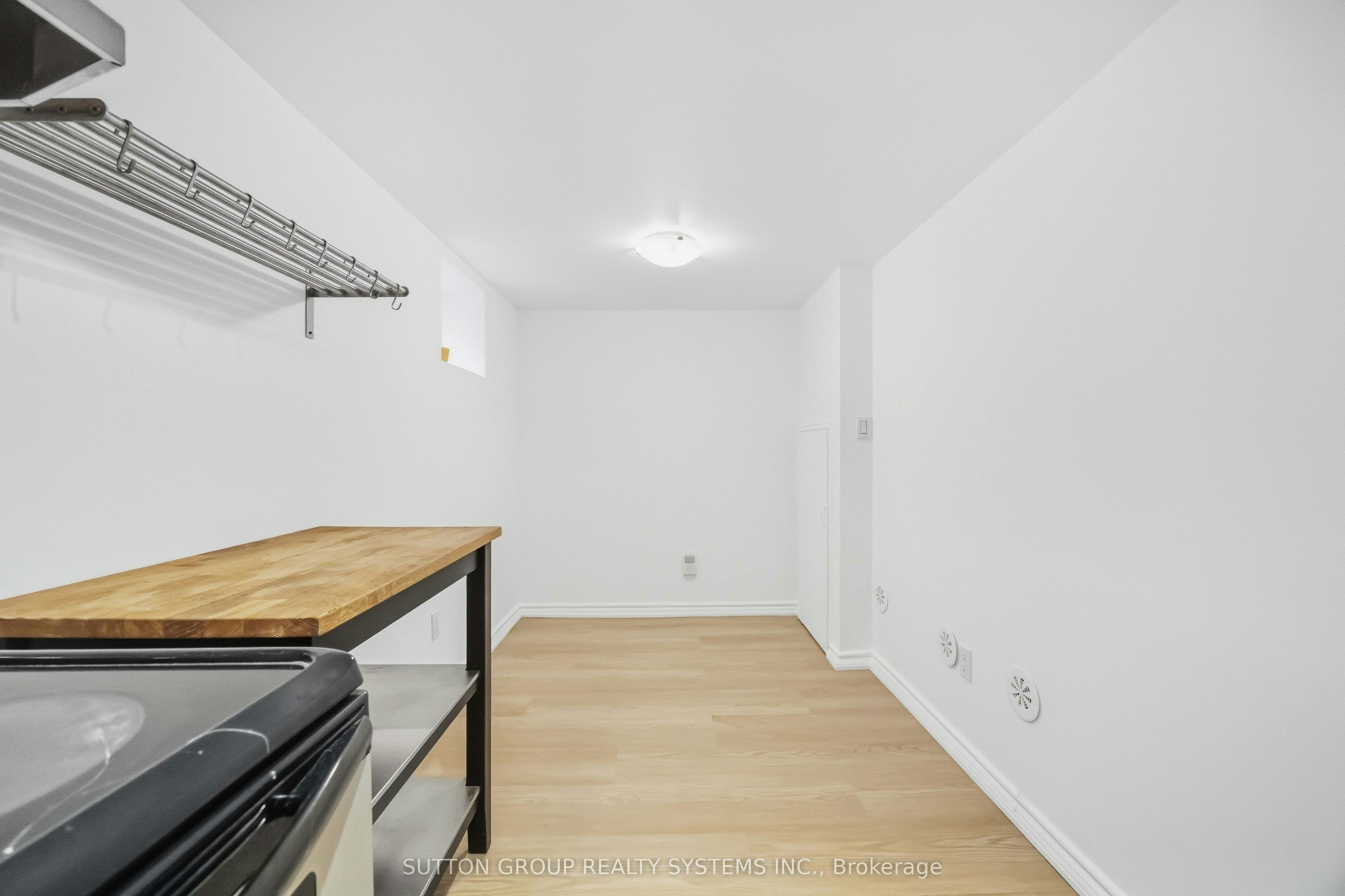 Lower-103 Ashdale Avenue, Toronto, ON, M4L 2Y8 - 8