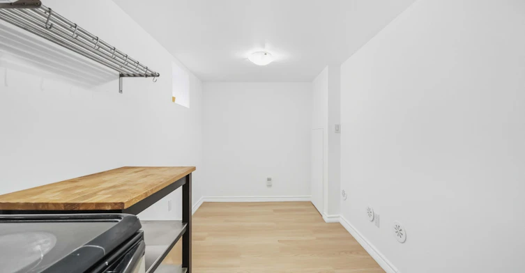 Lower-103 Ashdale Avenue, Toronto, ON, M4L 2Y8 - 8
