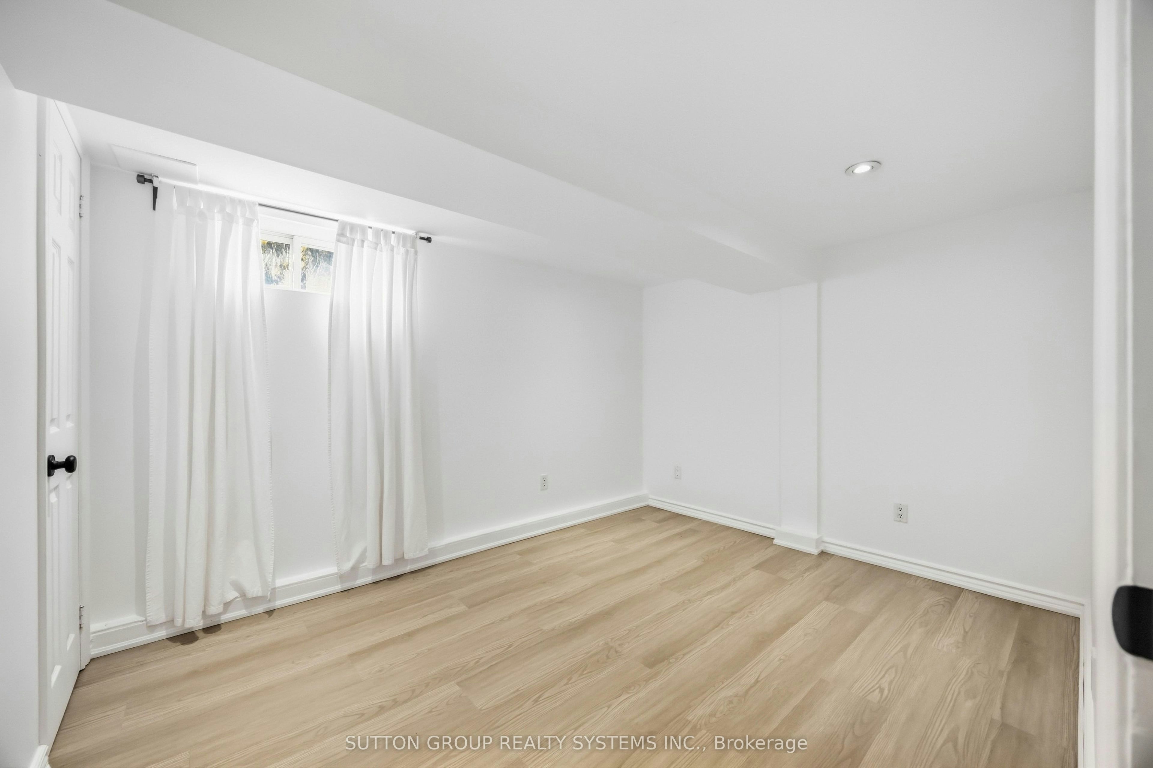 Lower-103 Ashdale Avenue, Toronto, ON, M4L 2Y8 - 15