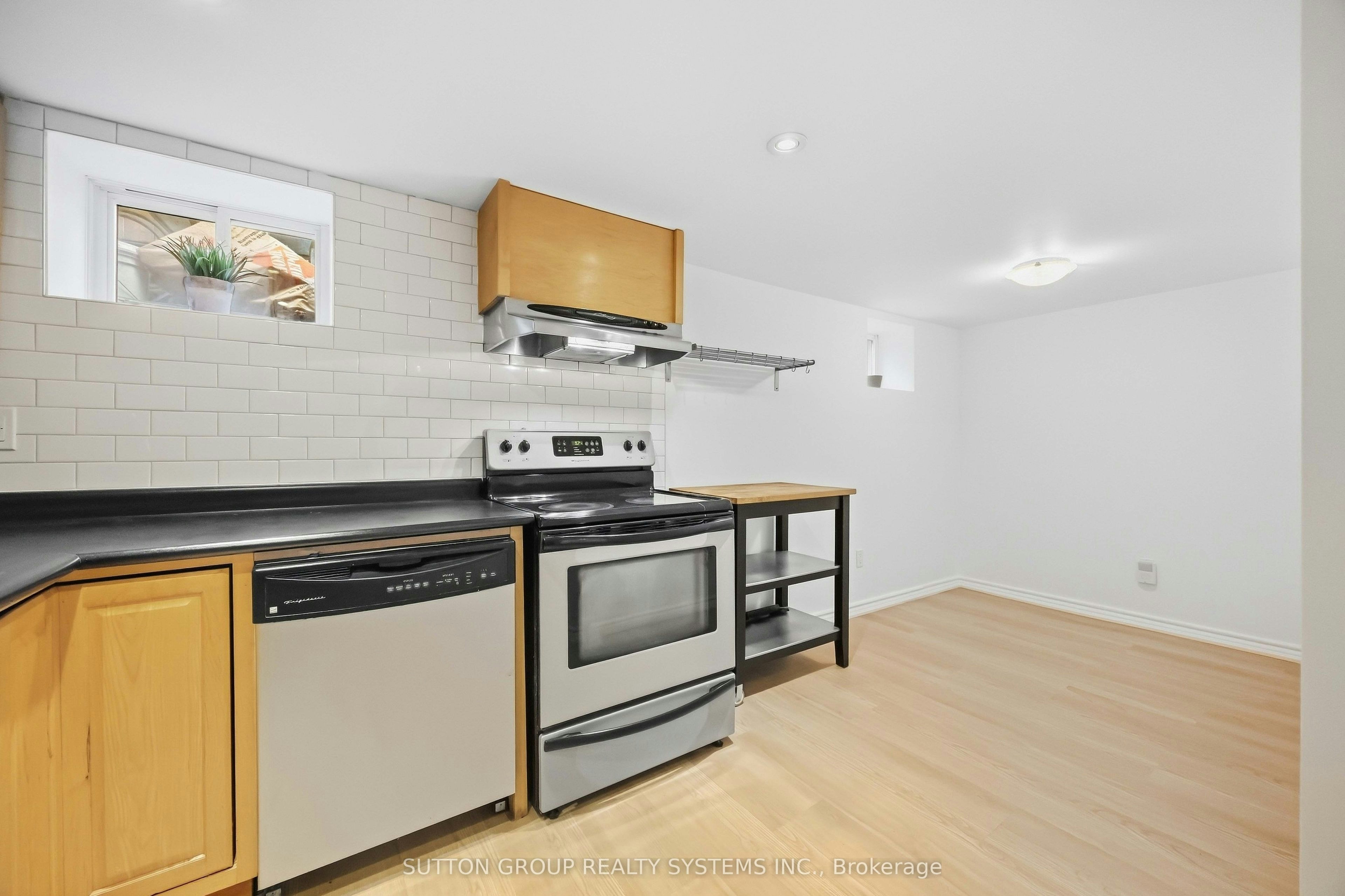 Lower-103 Ashdale Avenue, Toronto, ON, M4L 2Y8 - 6