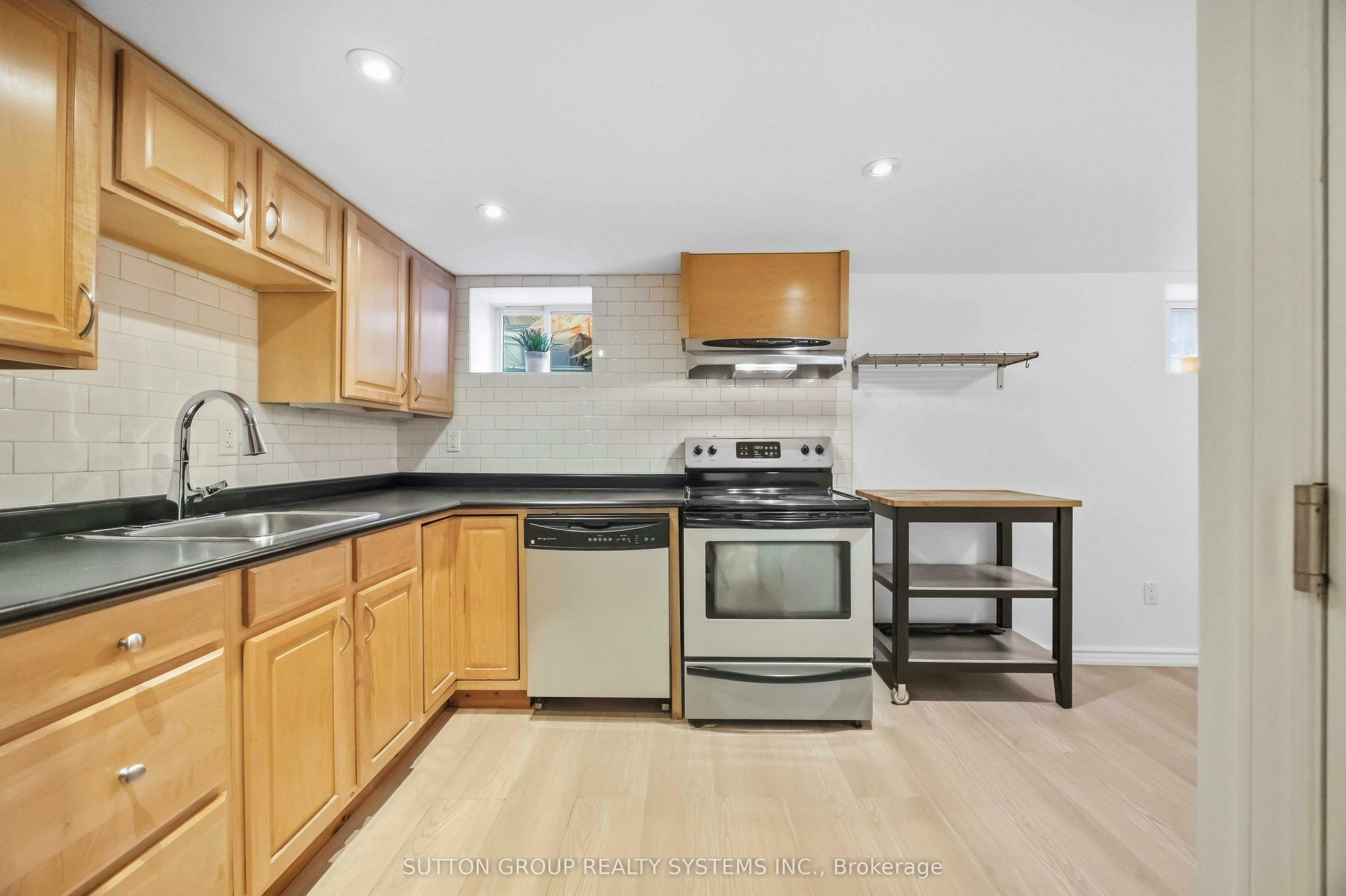 Lower-103 Ashdale Avenue, Toronto, ON, M4L 2Y8 - 5