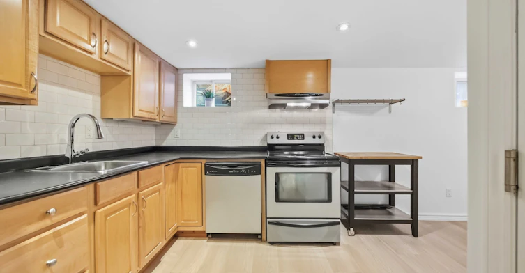 Lower-103 Ashdale Avenue, Toronto, ON, M4L 2Y8 - 5