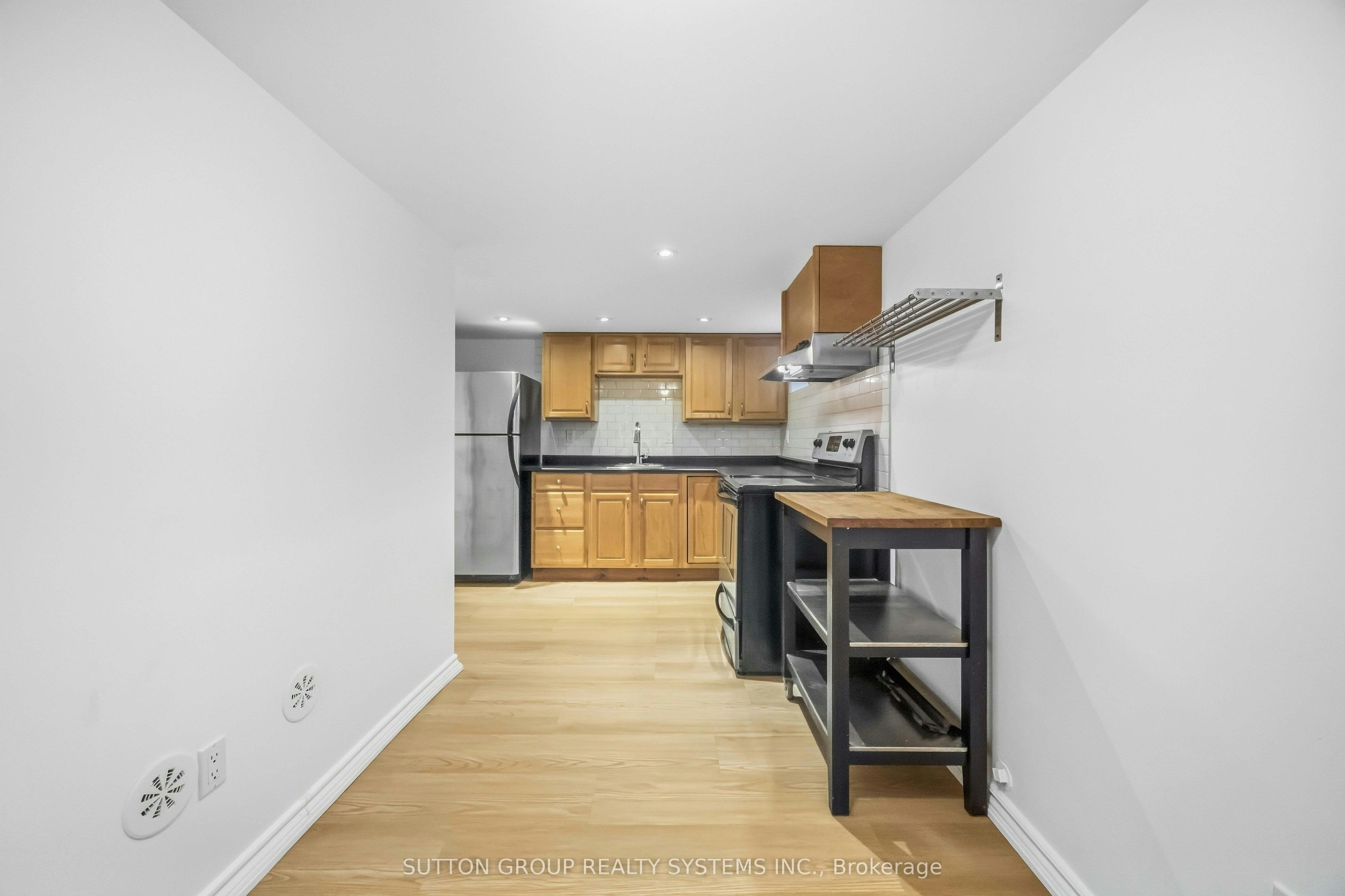 Lower-103 Ashdale Avenue, Toronto, ON, M4L 2Y8 - 9