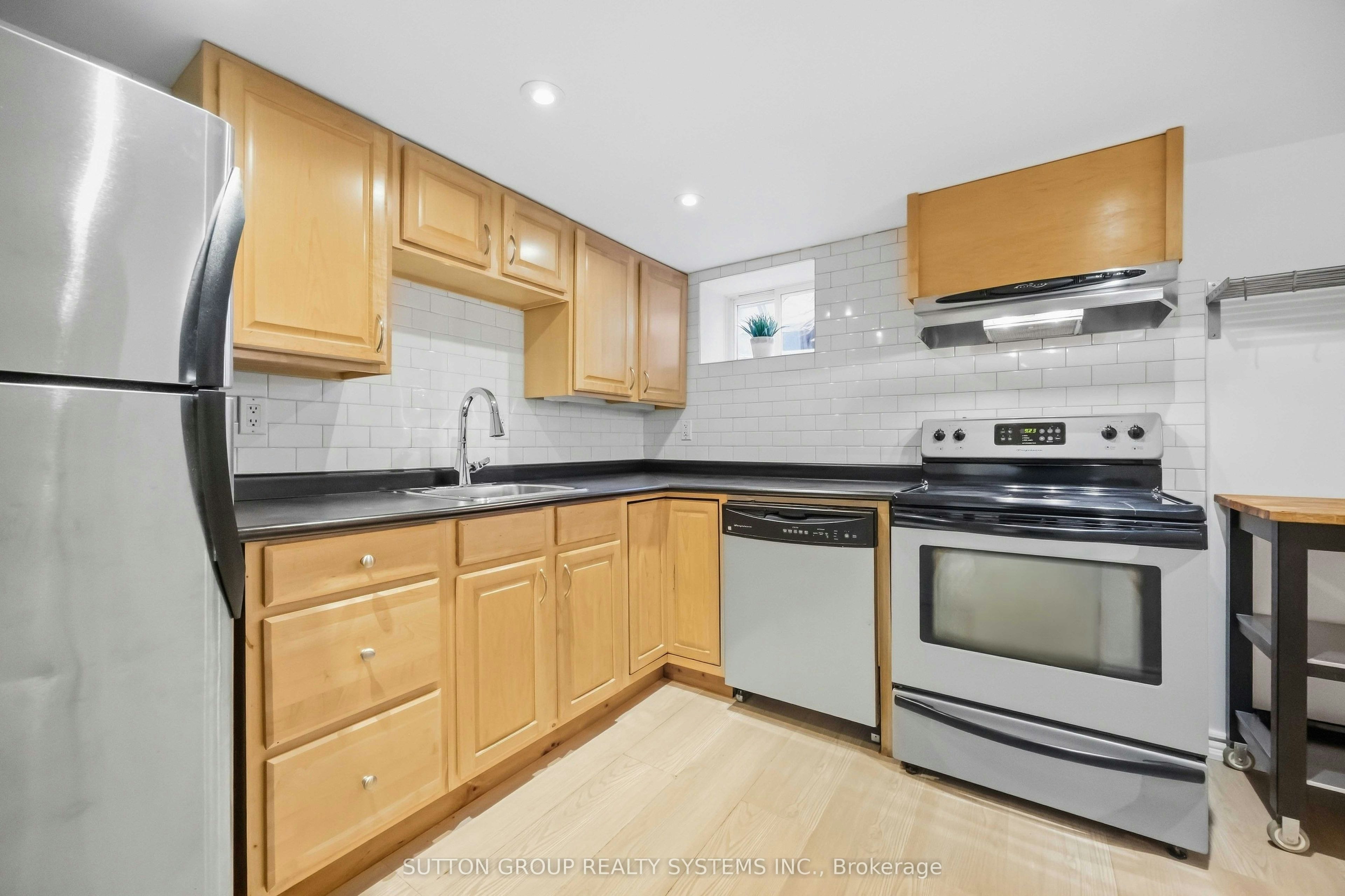 Lower-103 Ashdale Avenue, Toronto, ON, M4L 2Y8 - 4