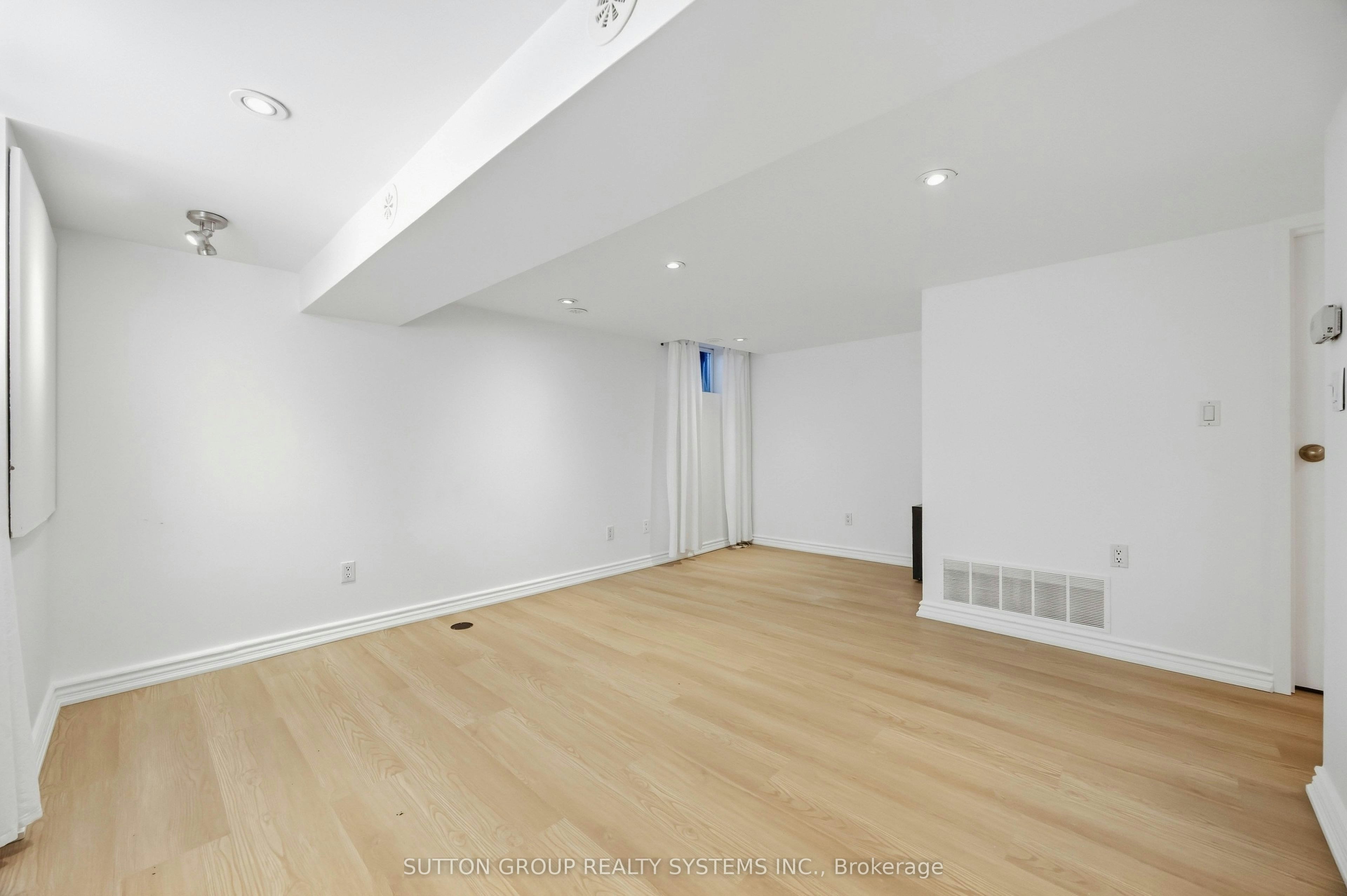 Lower-103 Ashdale Avenue, Toronto, ON, M4L 2Y8 - 12