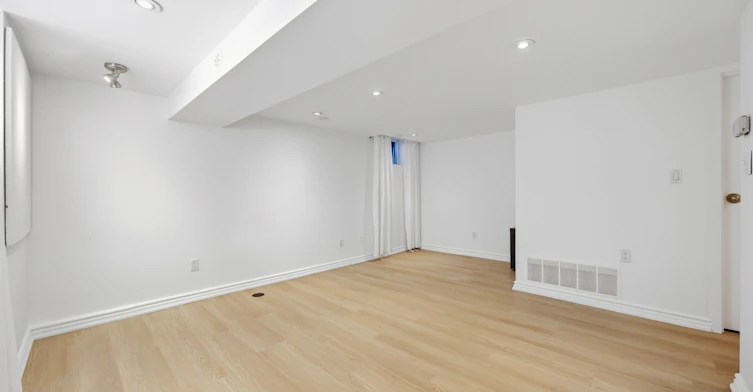 Lower-103 Ashdale Avenue, Toronto, ON, M4L 2Y8 - 12