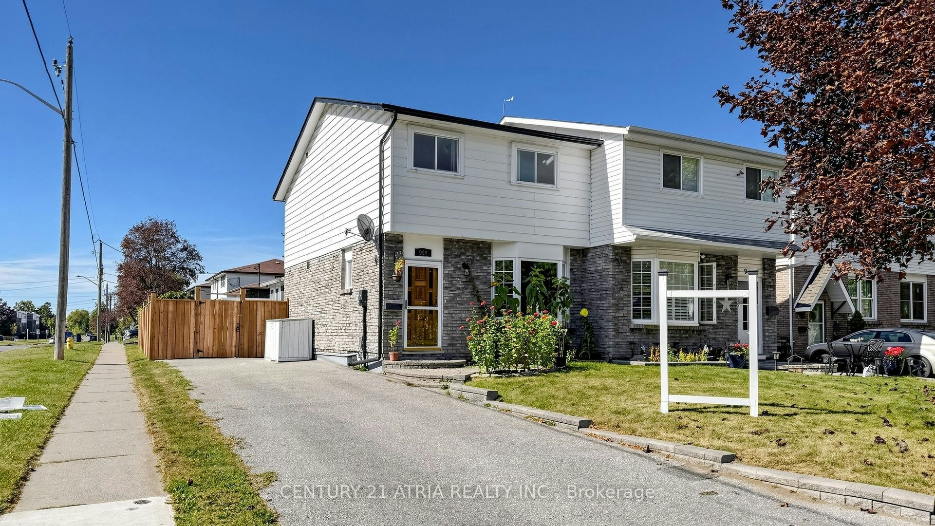 982 Renfrew Court, Oshawa, ON, L1J 6L2 - 2