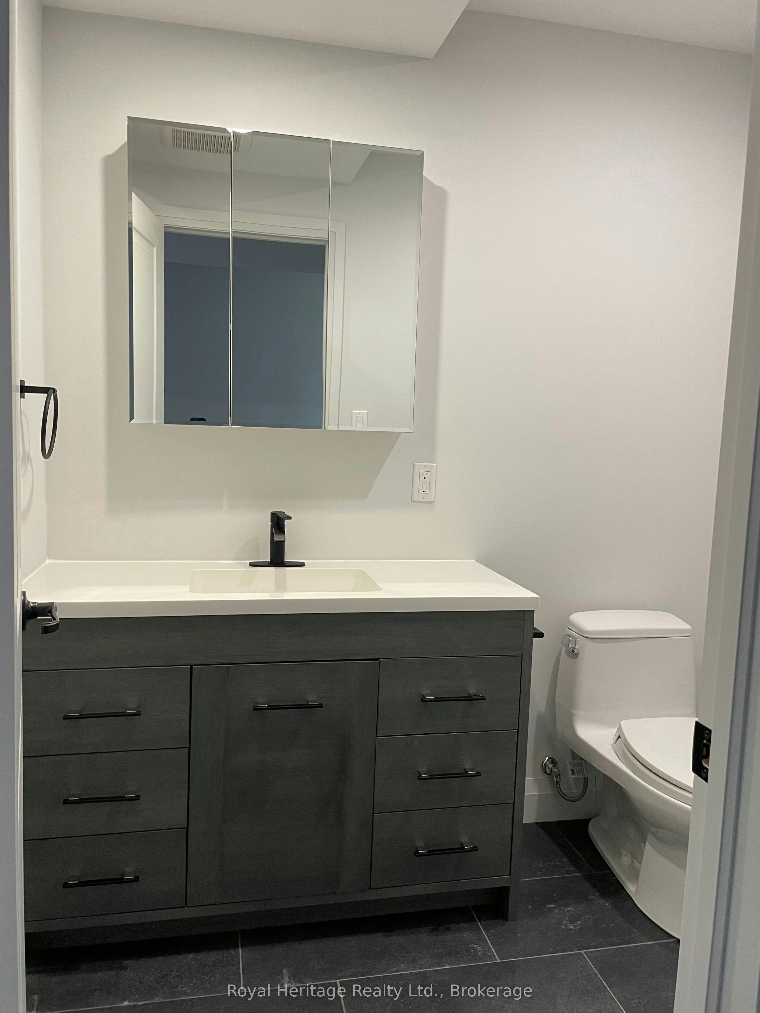 Unit 2-279 Humber Avenue, Oshawa, ON, L1J 2T3 - 7