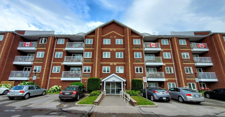 402-189 Lake Driveway Drive W, Ajax, ON, L1S 7J1