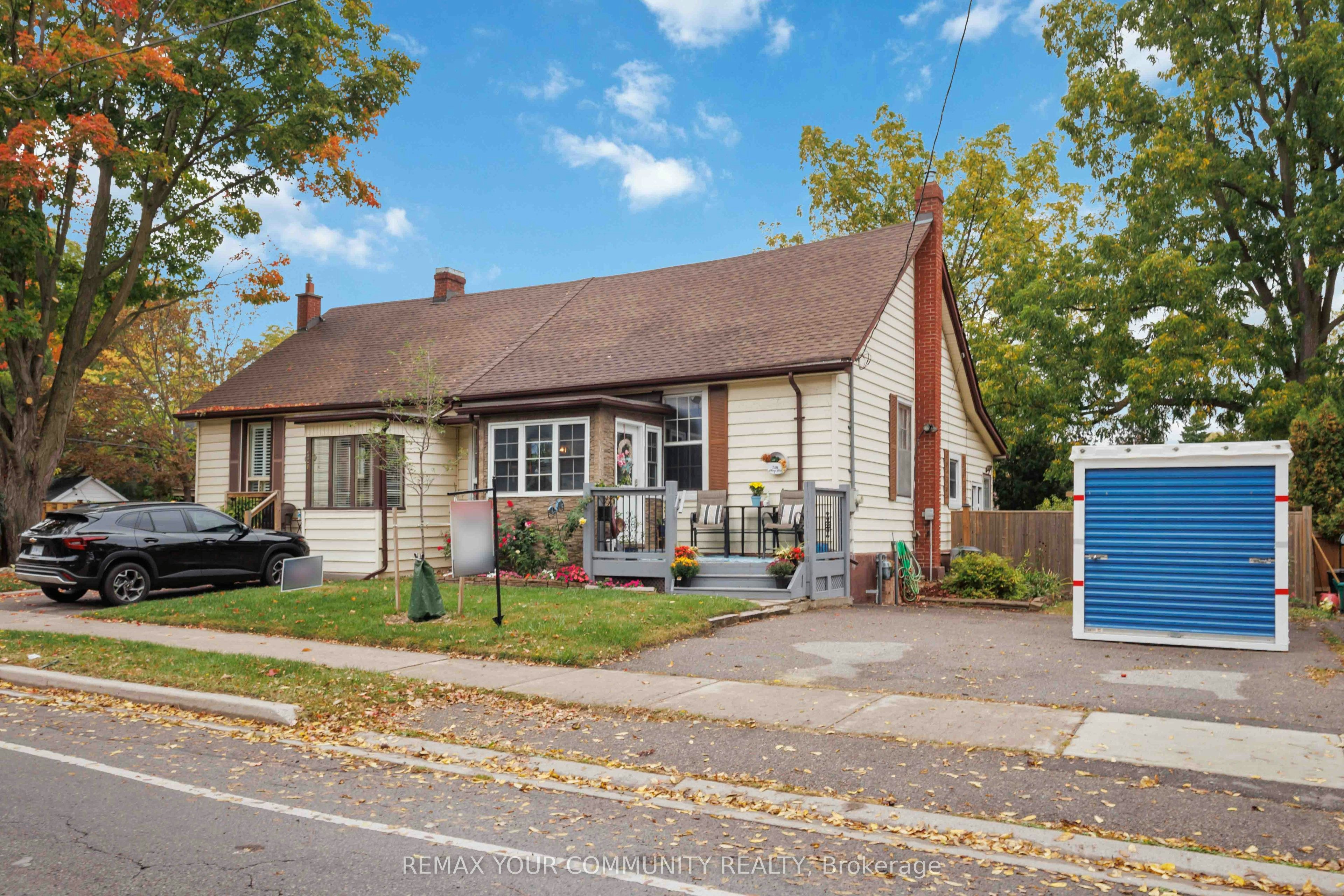 318 Mary Street W, Whitby, ON, L1N 2R6 1